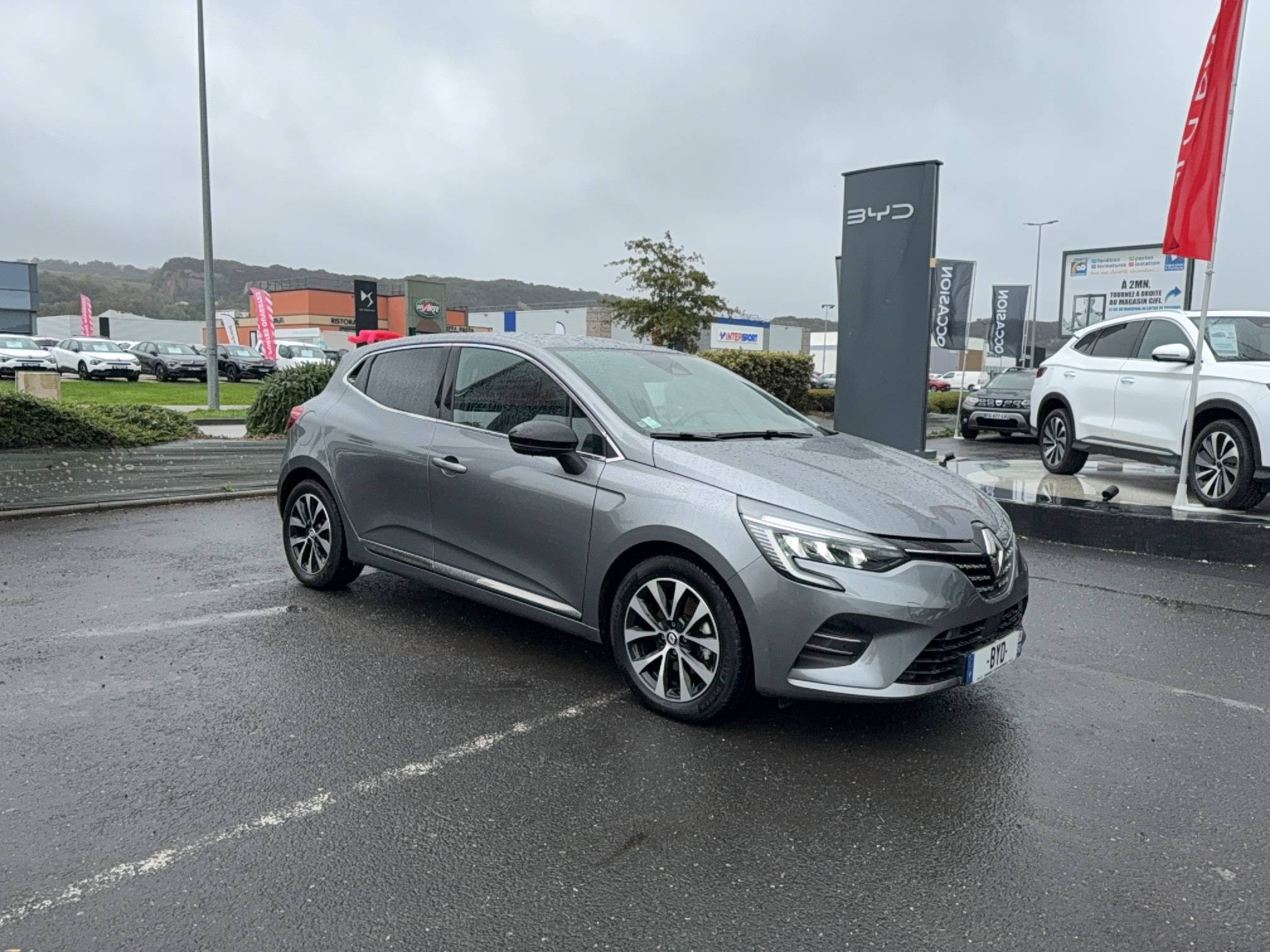 Vente en ligne Renault Clio 5 Clio E-Tech full hybrid 145 au prix de 15 990 €