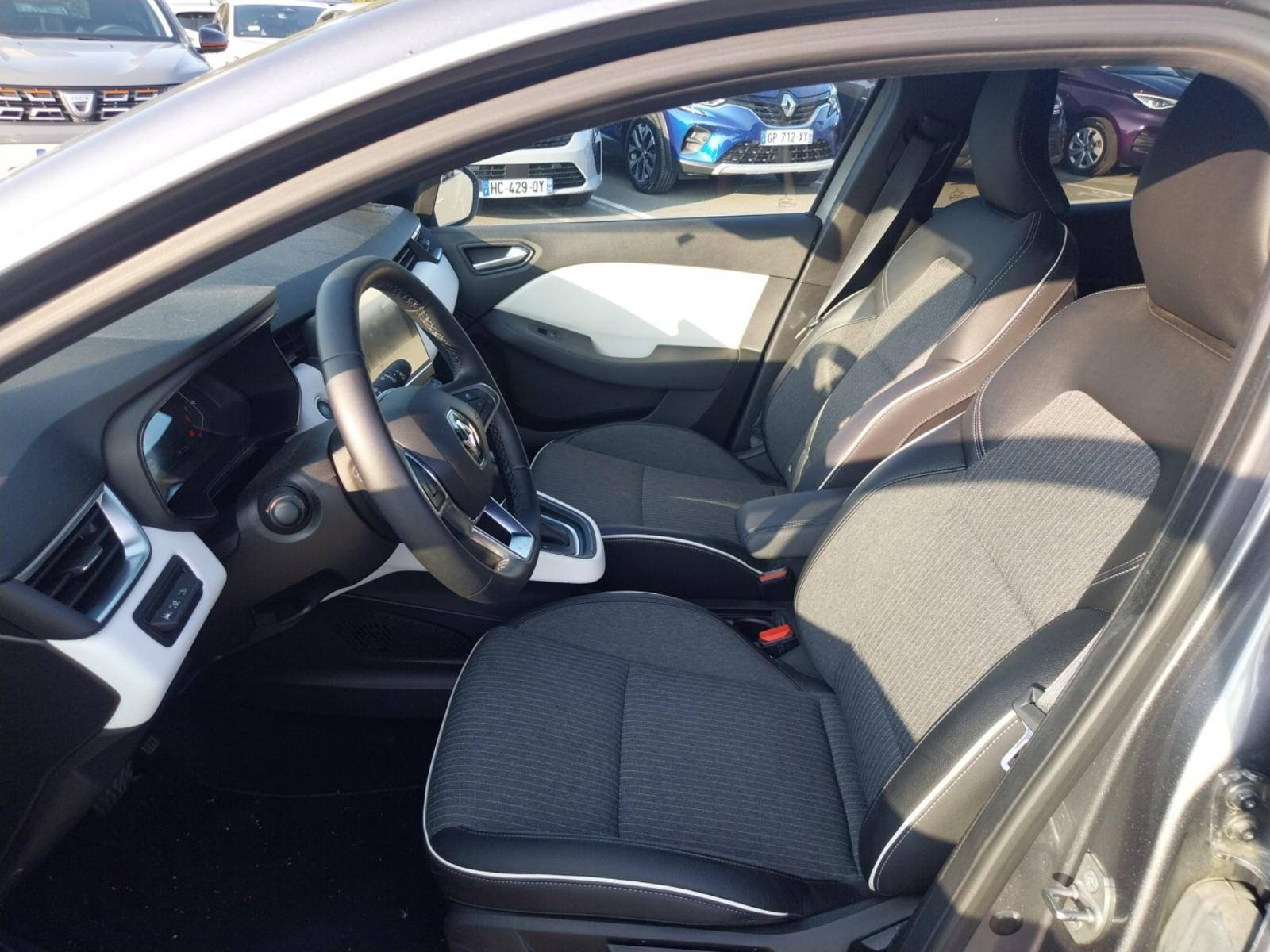 Vente en ligne Renault Clio 5 Clio E-Tech full hybrid 145 au prix de 14 990 €