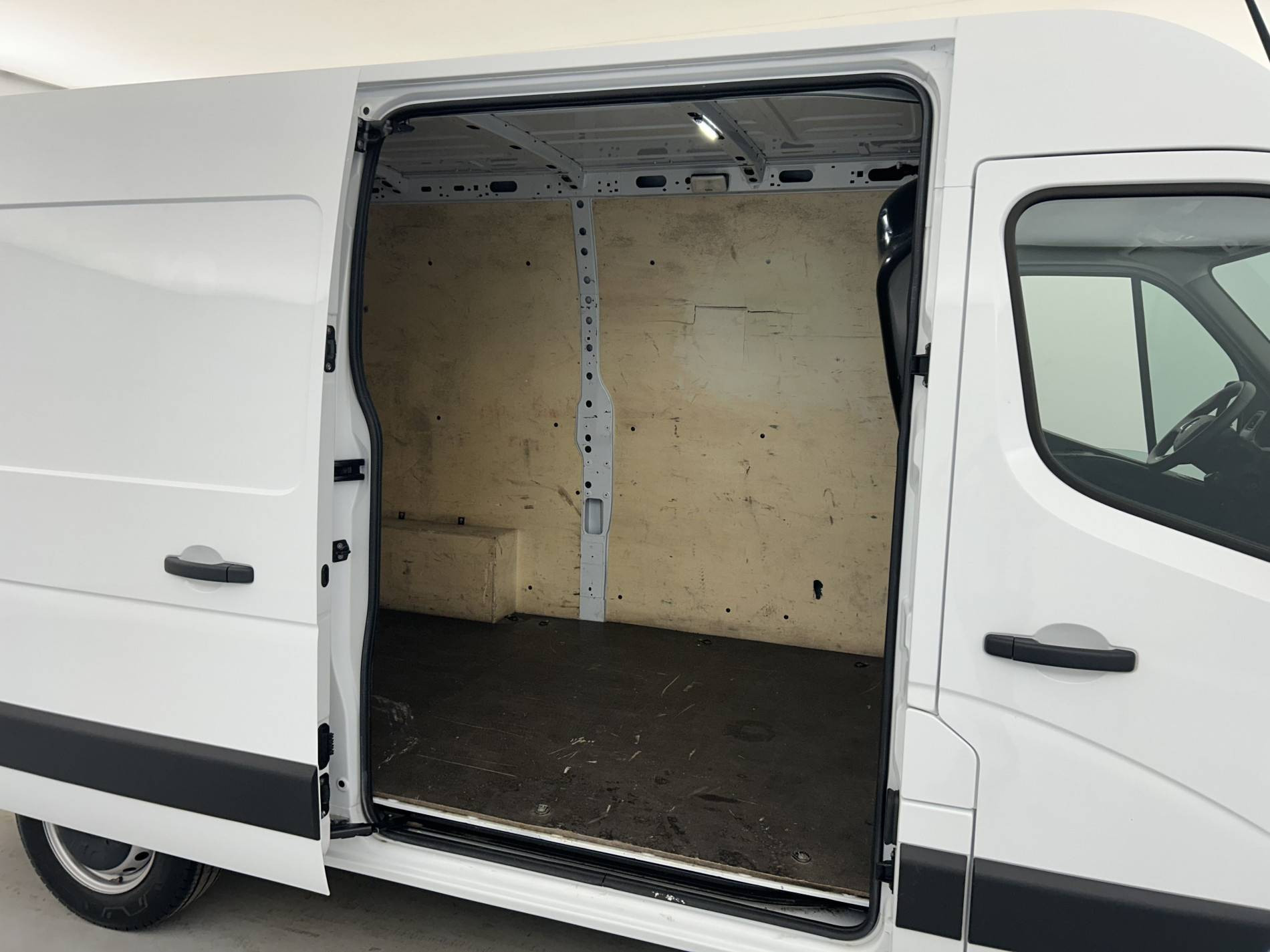 Vente en ligne Renault Master Fourgon MASTER FGN TRAC F3500 L2H2 BLUE DCI 135 au prix de 24 990 €