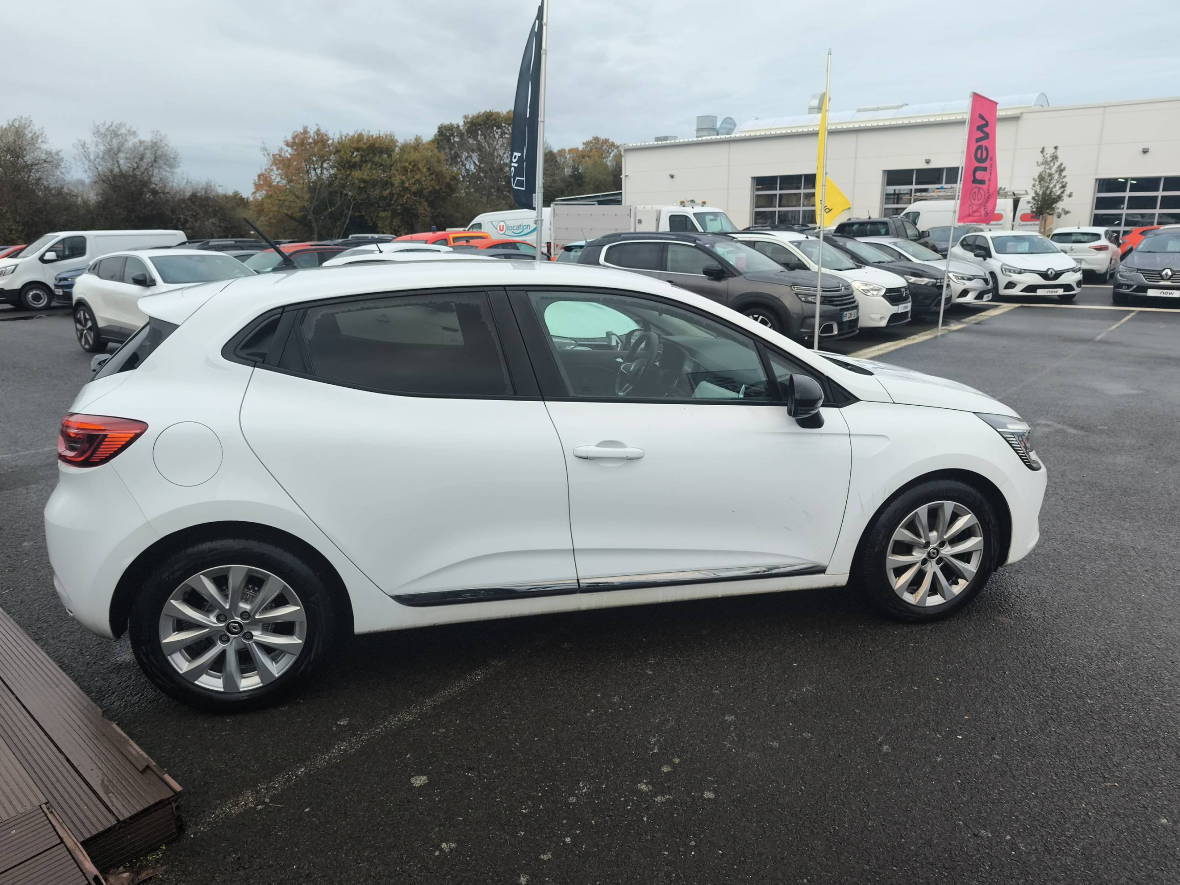 Vente en ligne Renault Clio 5 Clio TCe 100 GPL au prix de 12 990 €