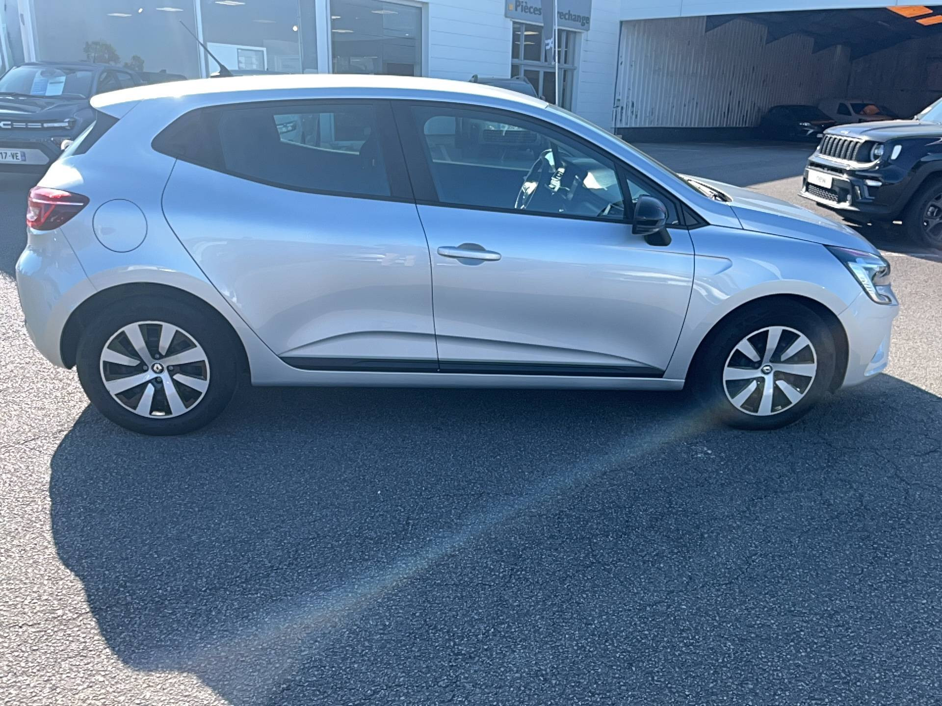 Vente en ligne Renault Clio 5 Clio TCe 90 au prix de 13 990 €