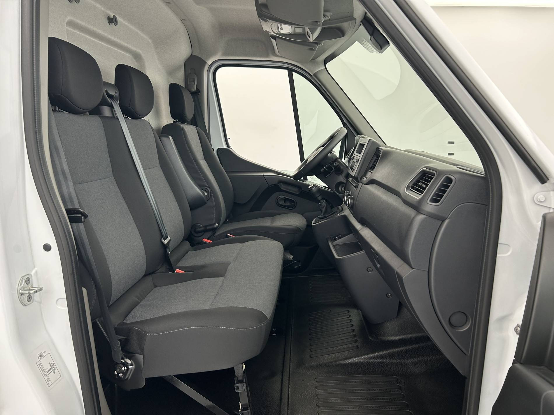 Vente en ligne Renault Master Fourgon MASTER FGN TRAC F3500 L3H3 BLUE DCI 135 au prix de 28 990 €