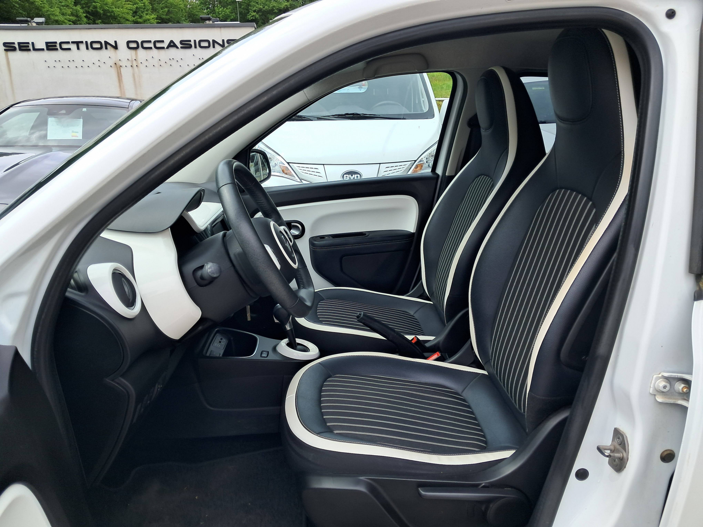 Vente en ligne Renault Twingo Electrique Twingo III E-Tech au prix de 9 490 €