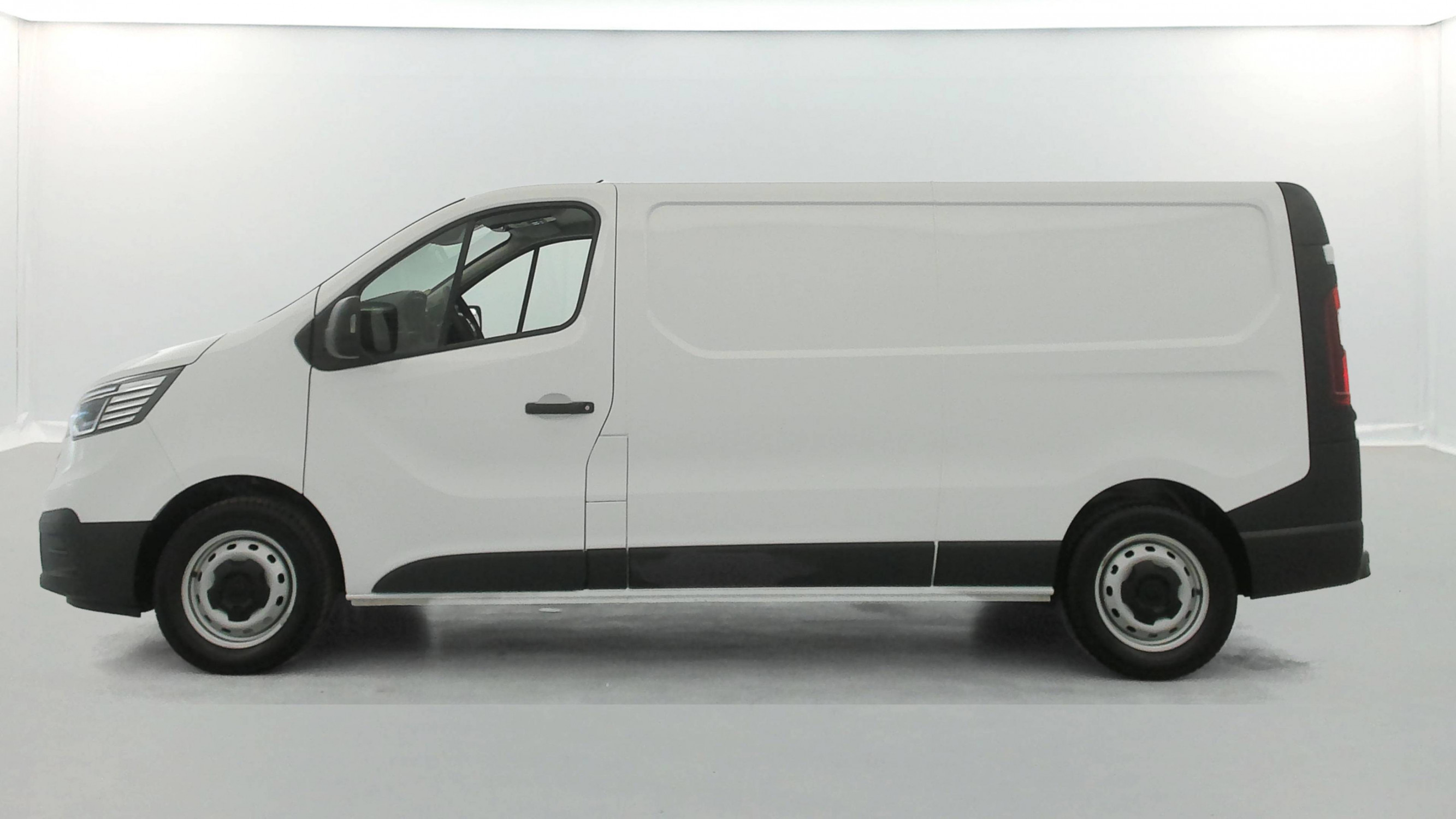 Vente en ligne Renault Trafic 3 Fourgon TRAFIC FGN L2H1 3000 KG BLUE DCI 130 au prix de 23 700 €