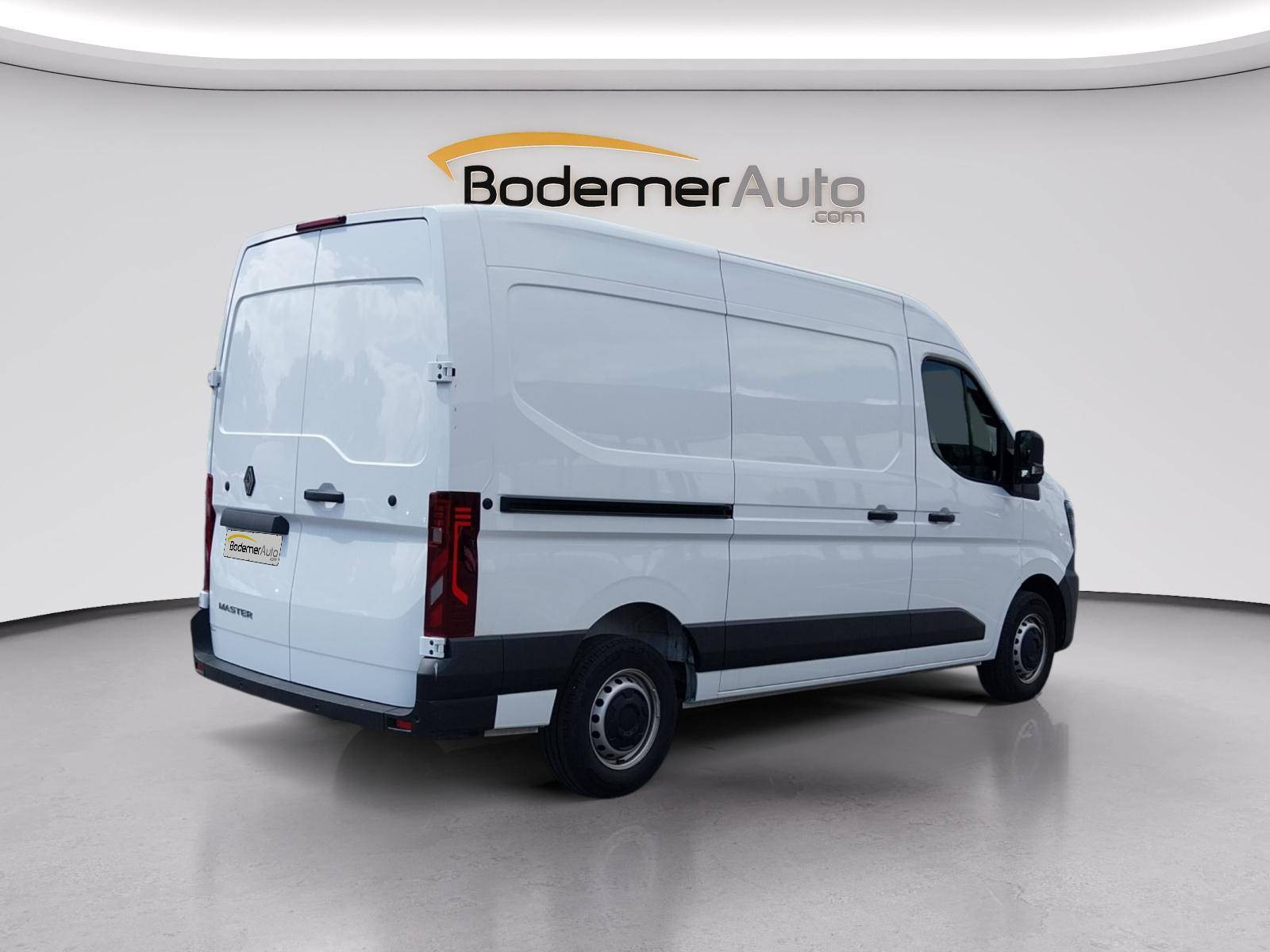 Vente en ligne Renault Master Fourgon MASTER FG BLUE DCI 130 L2H2 3T5 TR au prix de 28 490 €