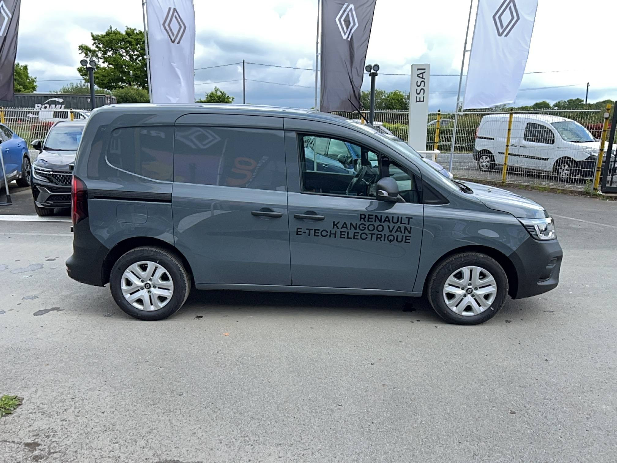 Vente en ligne Renault Kangoo Van E-Tech  FG TOLE L1 AC11 GSR2 au prix de 33 990 €