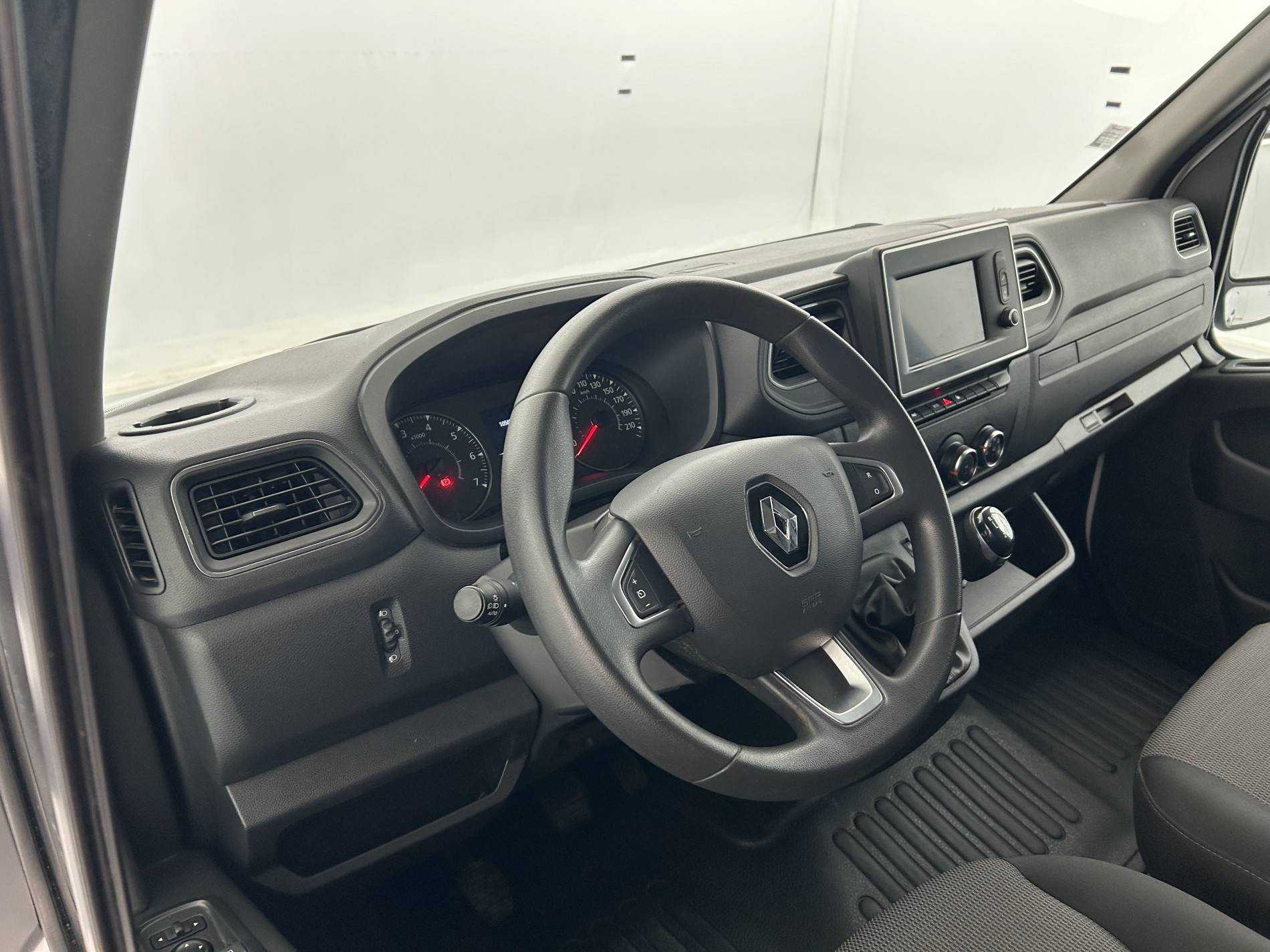 Vente en ligne Renault Master Fourgon MASTER FGN TRAC F3500 L2H2 DCI 135 au prix de 19 990 €