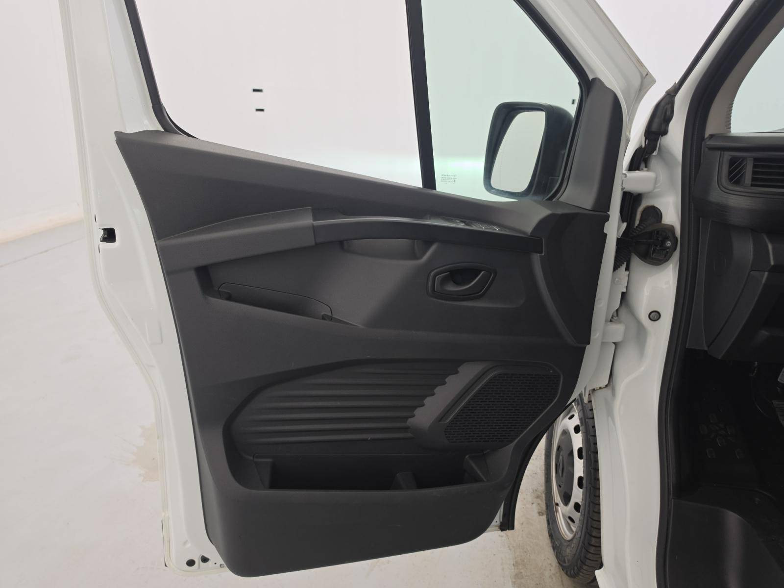 Vente en ligne Renault Trafic 3 Fourgon TRAFIC FG BLUE DCI 130 L1H1 3T GSR2 au prix de 22 890 €