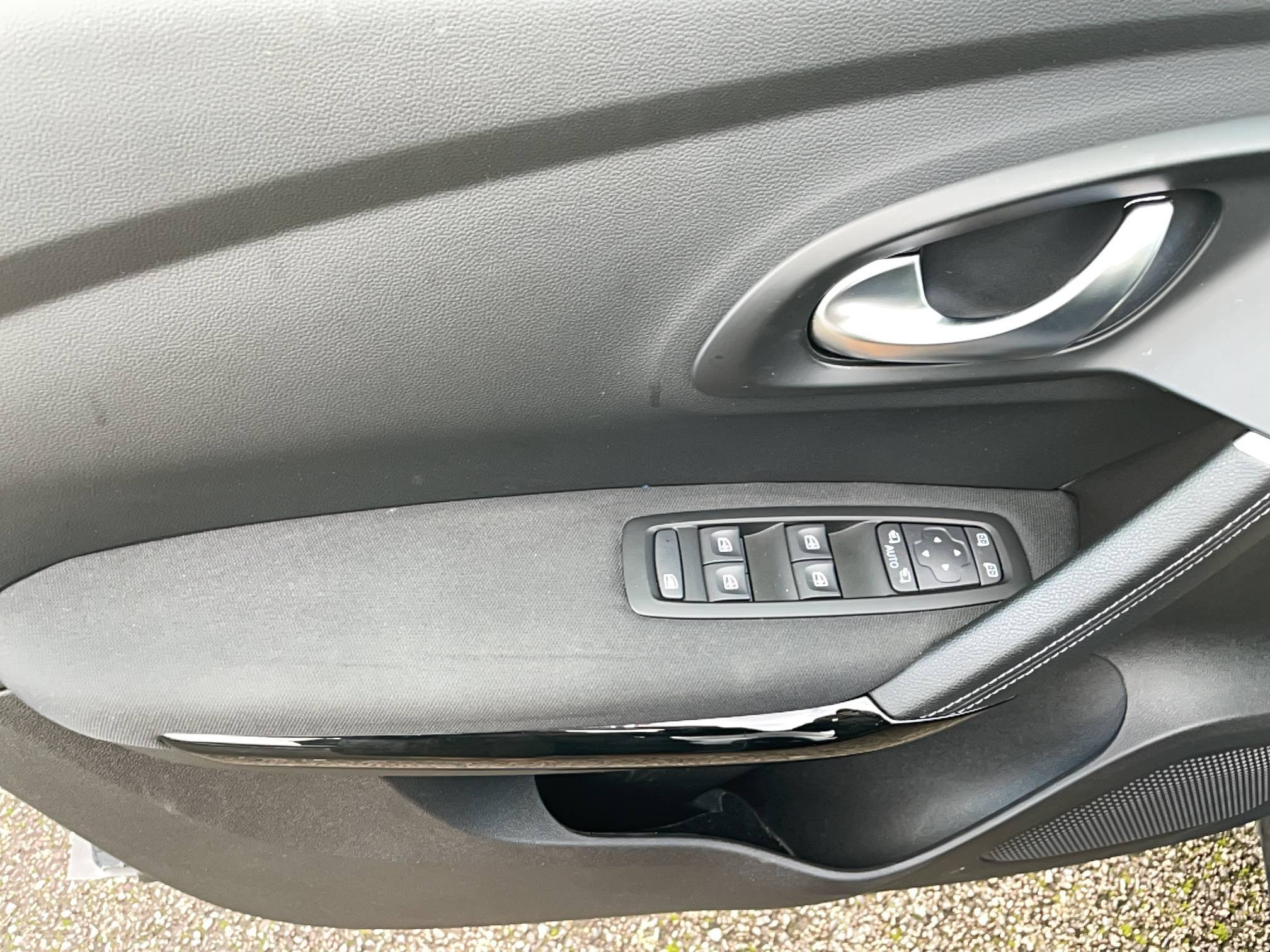 Vente en ligne Renault Kadjar  Blue dCi 115 EDC au prix de 15 990 €