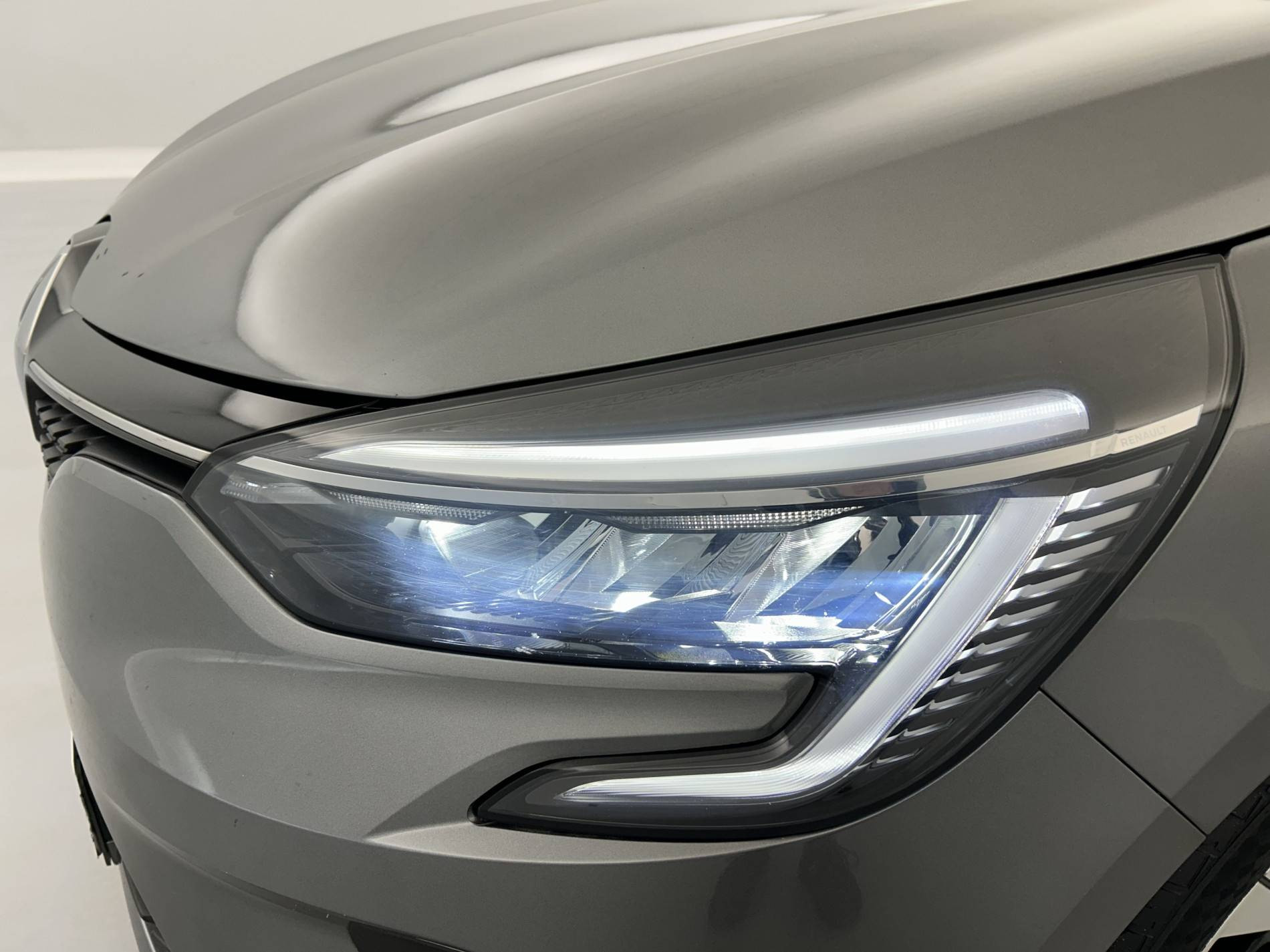 Vente en ligne Renault Clio 5 Clio E-Tech full hybrid 145 au prix de 17 390 €