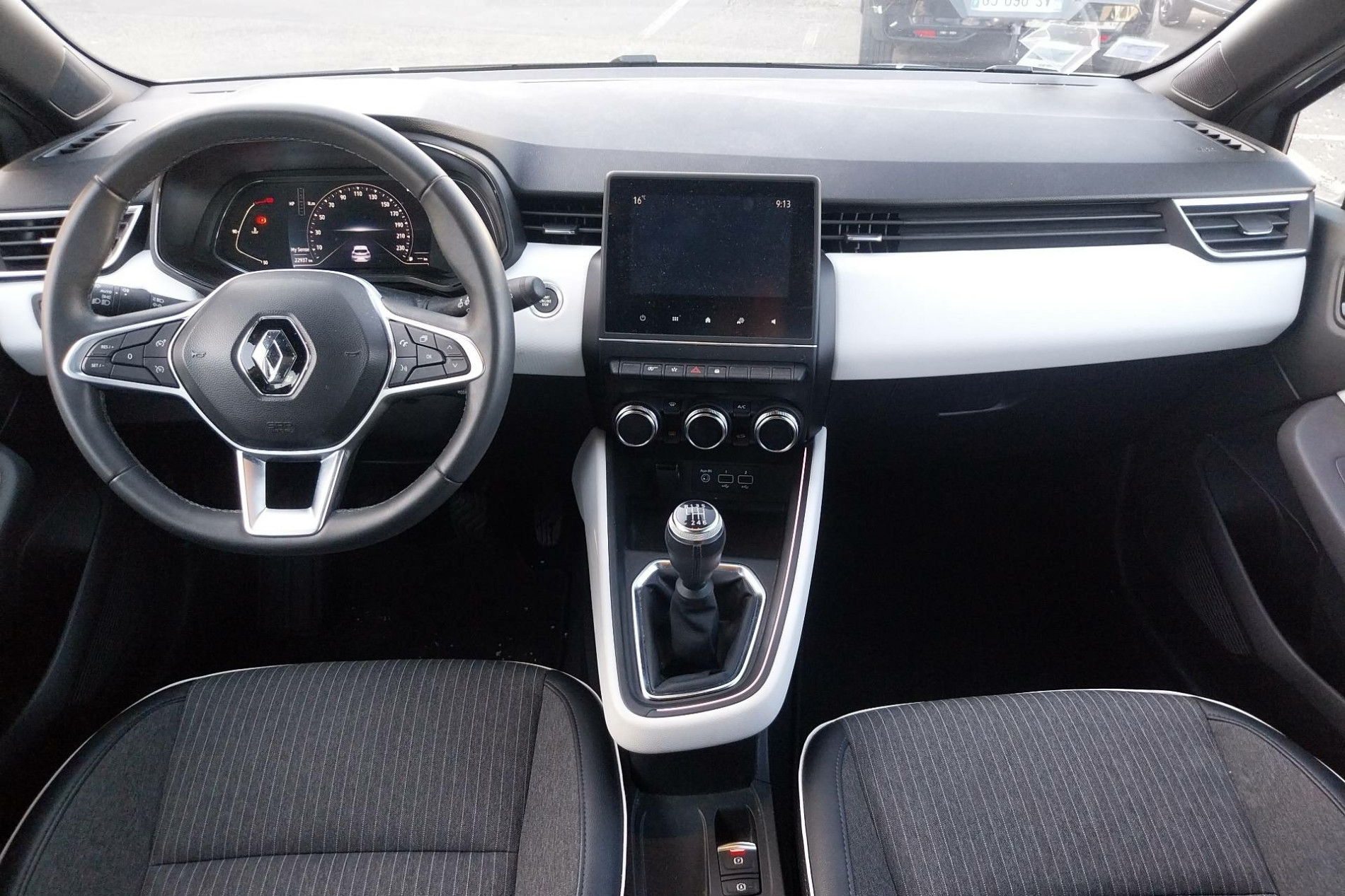 Vente en ligne Renault Clio 5 Clio TCe 90 - 21N au prix de 14 890 €