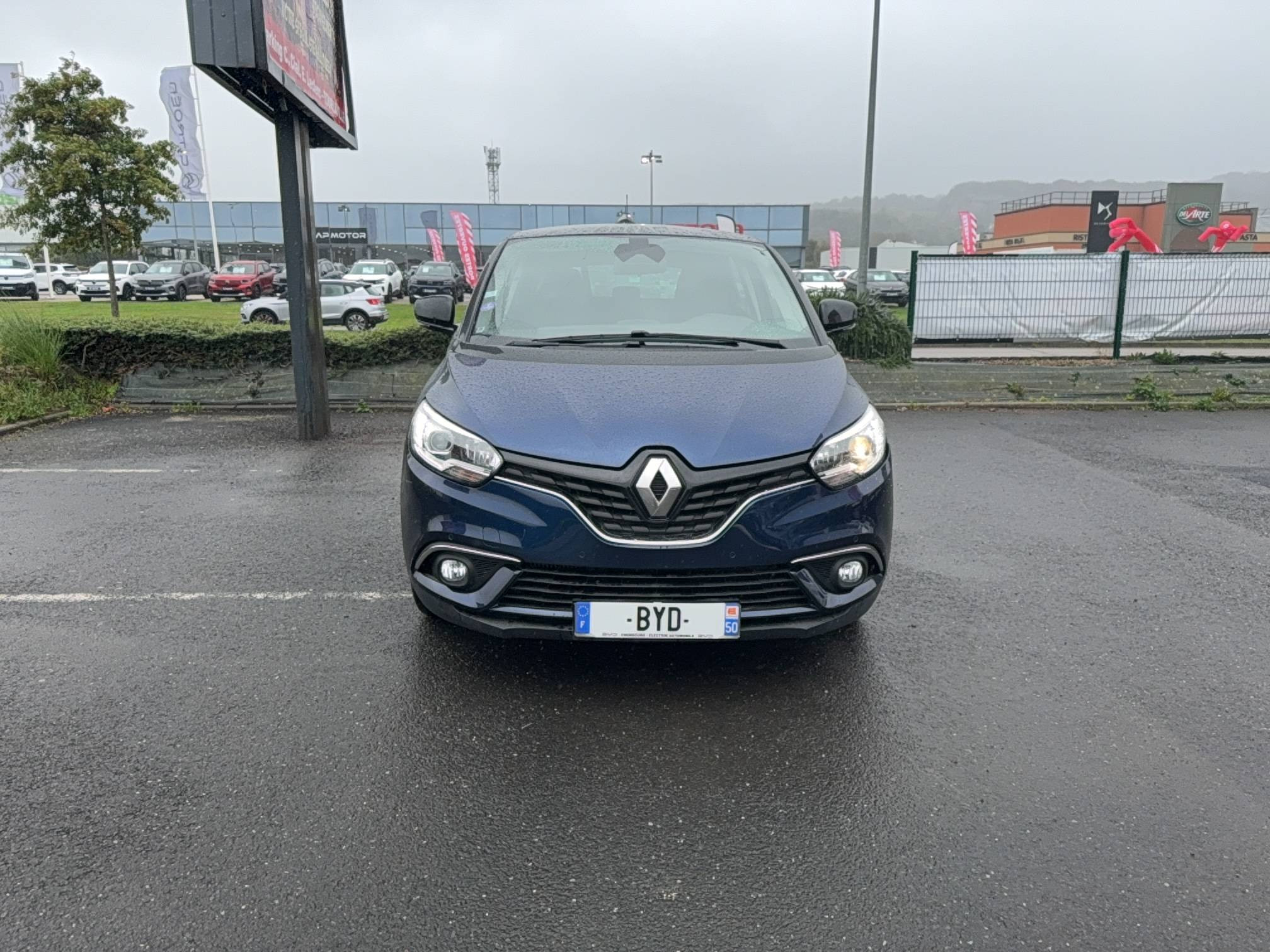 Vente en ligne Renault Scenic 4 Scenic TCe 140 FAP EDC au prix de 13 940 €
