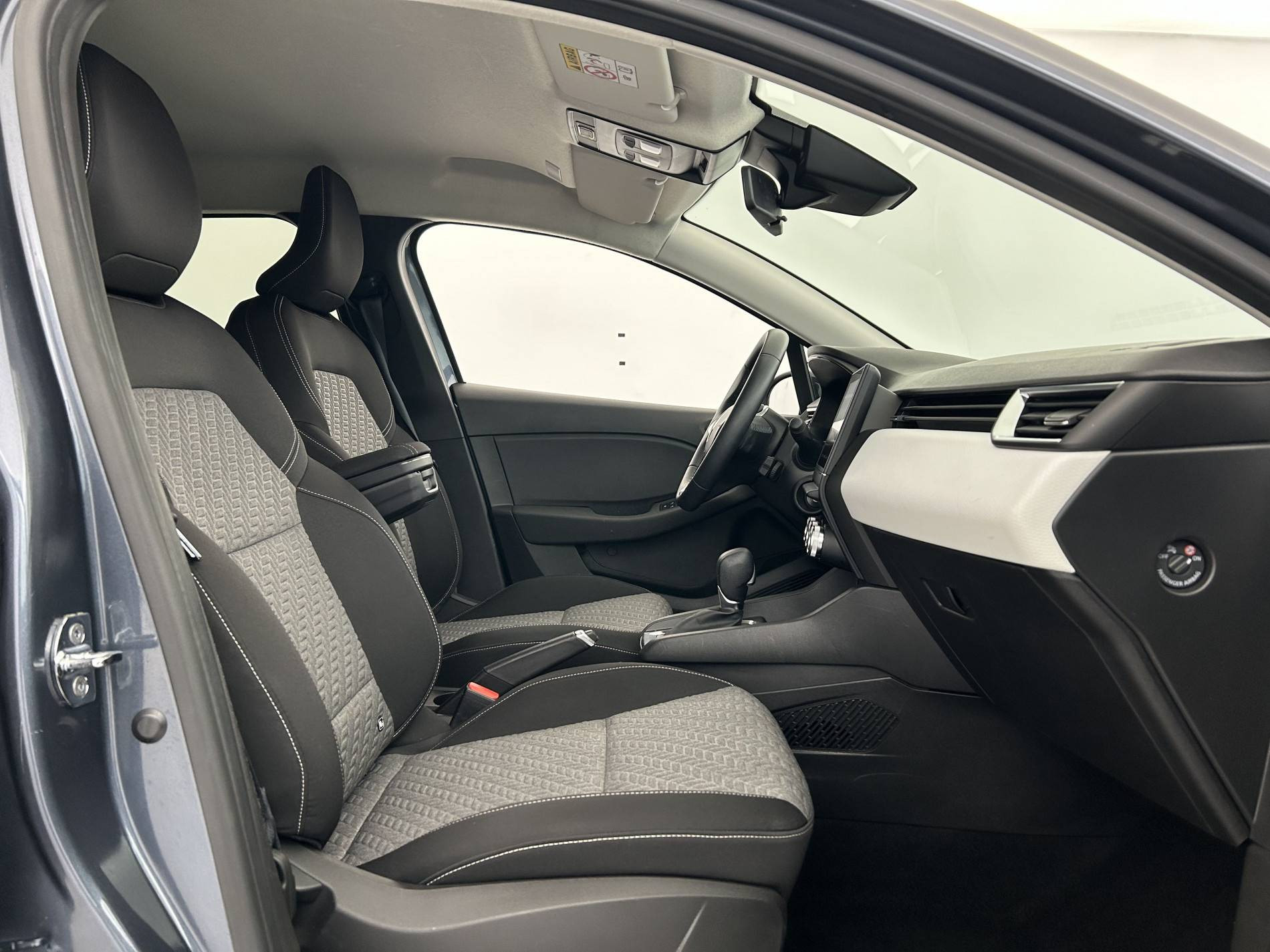 Vente en ligne Renault Clio 5 Clio E-Tech full hybrid 145 au prix de 16 790 €