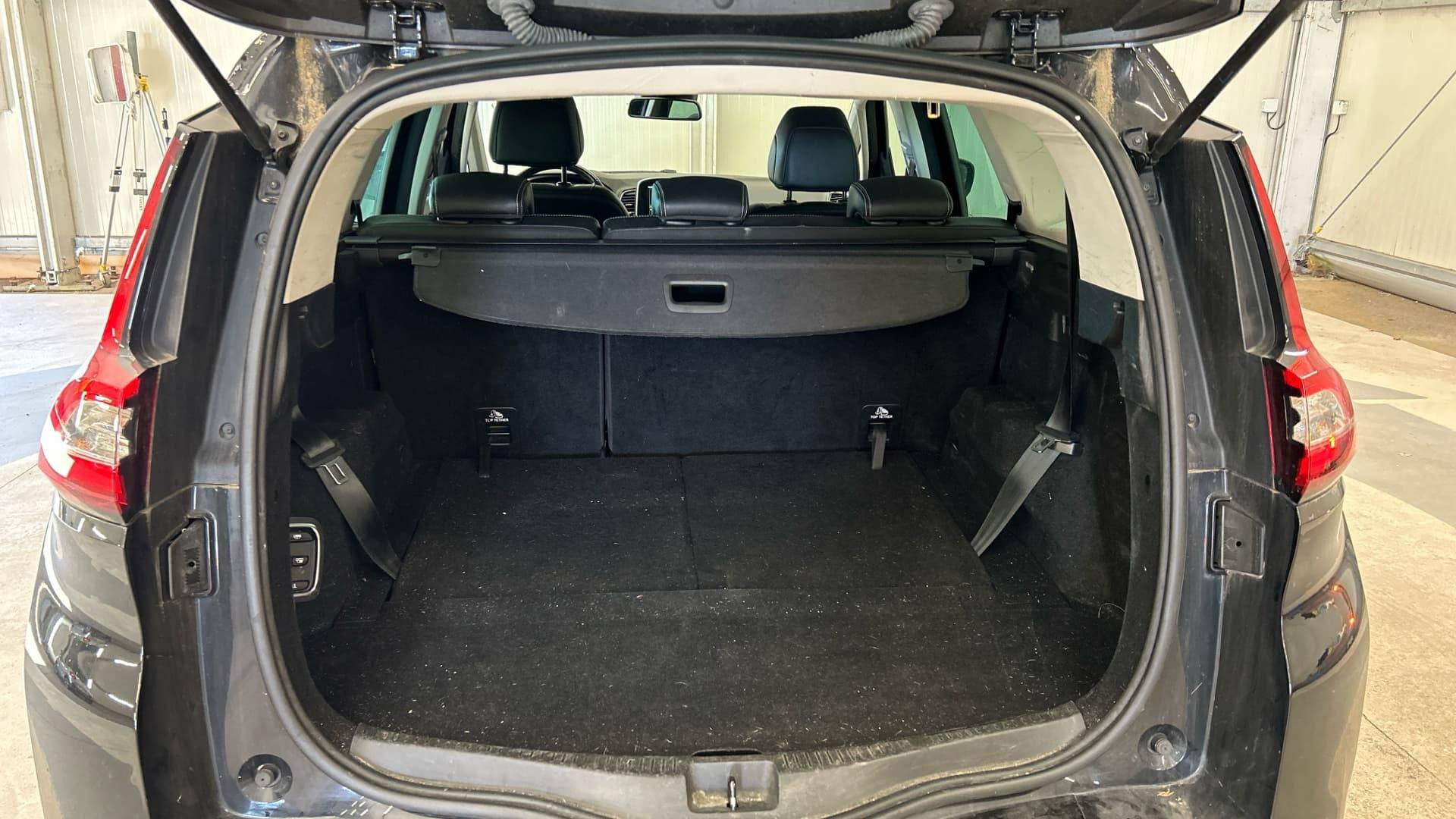 Vente en ligne Renault Grand Scenic 4 Grand Scenic TCe 140 EDC au prix de 19 990 €