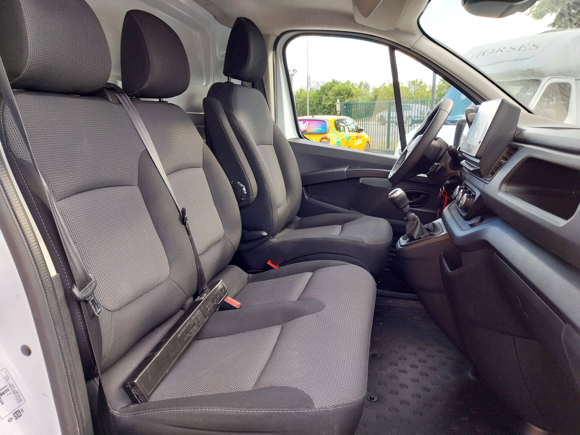 Vente en ligne Renault Trafic 3 Fourgon TRAFIC FG BLUE DCI 130 L1H1 3T GSR2 au prix de 22 990 €