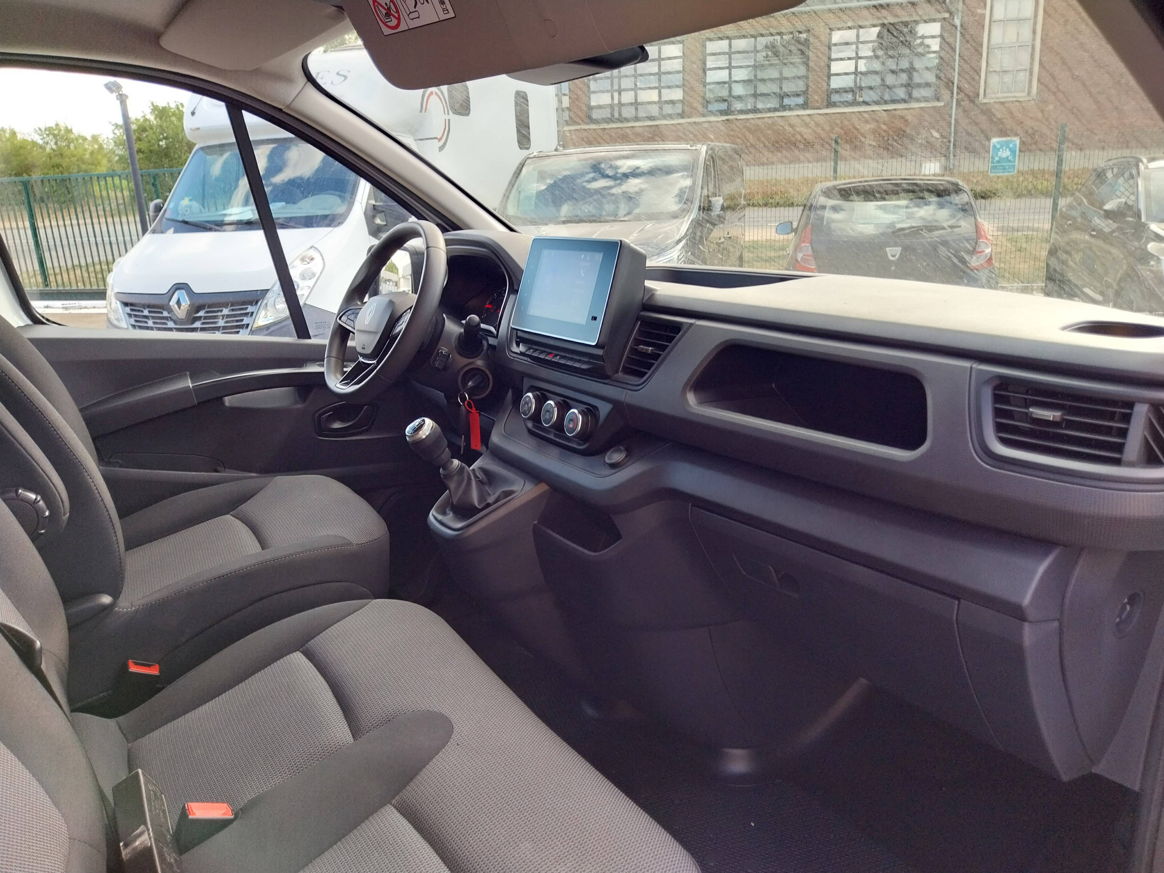 Vente en ligne Renault Trafic 3 Fourgon TRAFIC FG BLUE DCI 130 L1H1 3T GSR2 au prix de 22 990 €