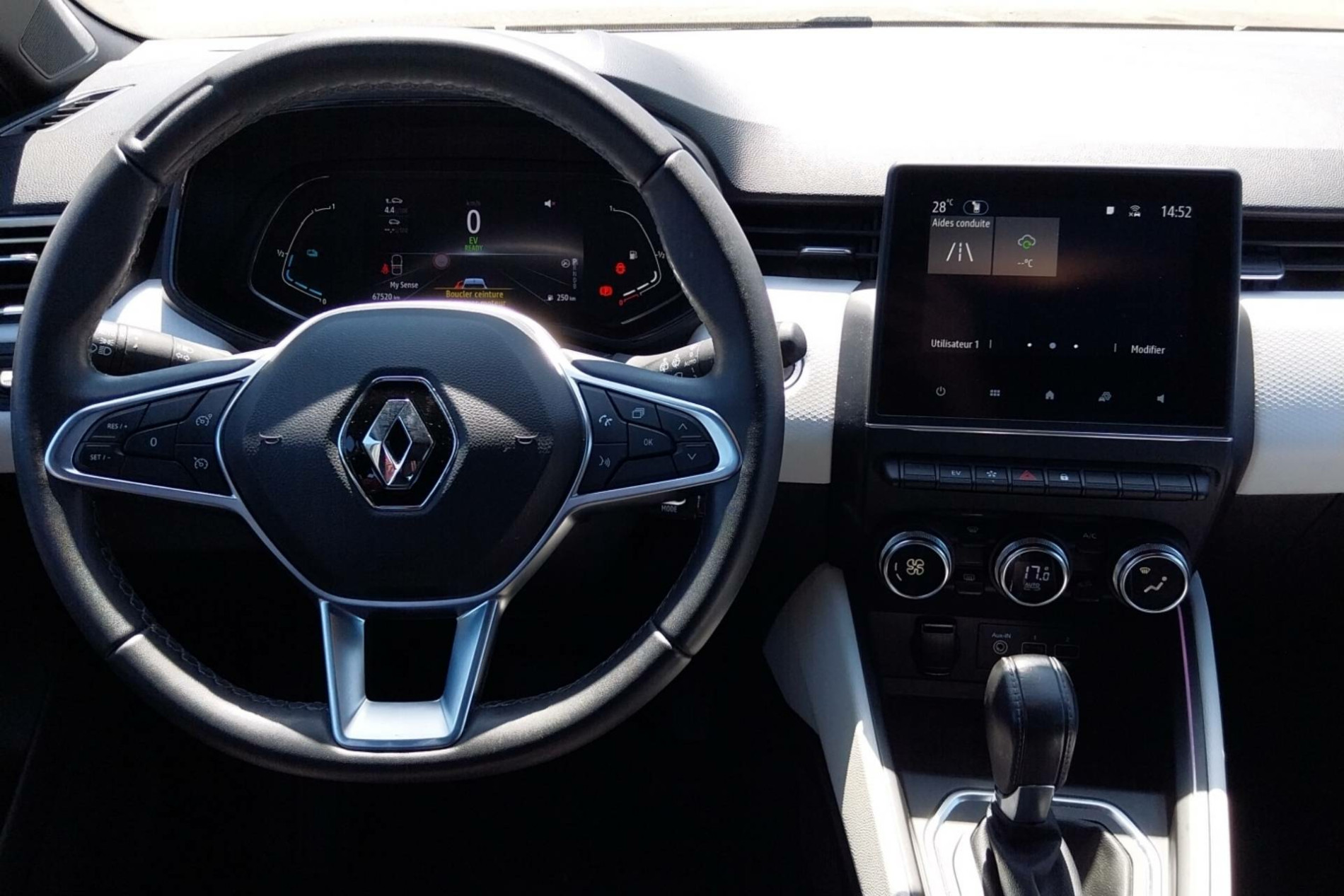 Vente en ligne Renault Clio 5 Clio E-Tech 140 - 21N au prix de 14 990 €