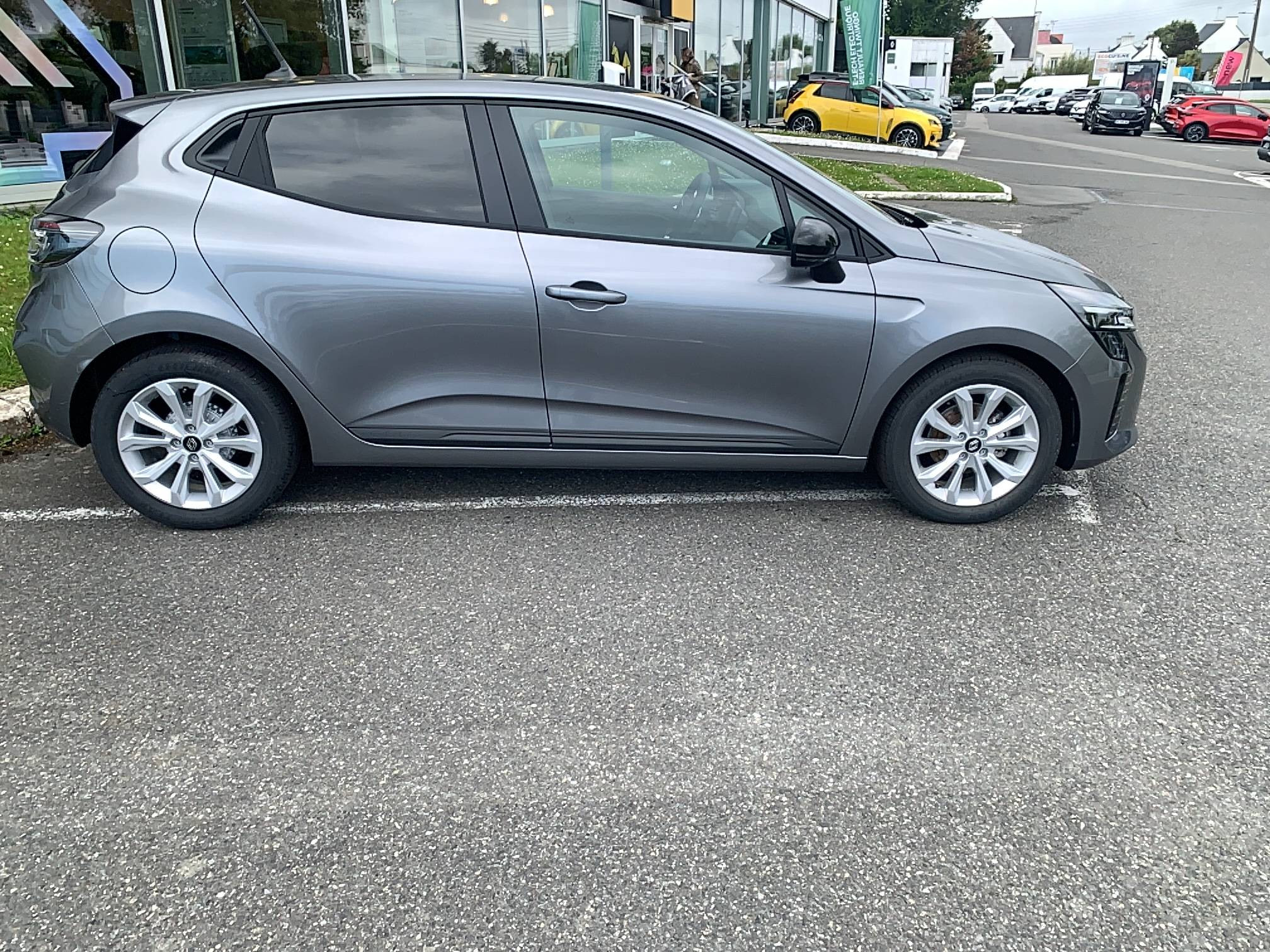 Vente en ligne Renault Clio 5 Clio TCe 90 ch au prix de 18 390 €