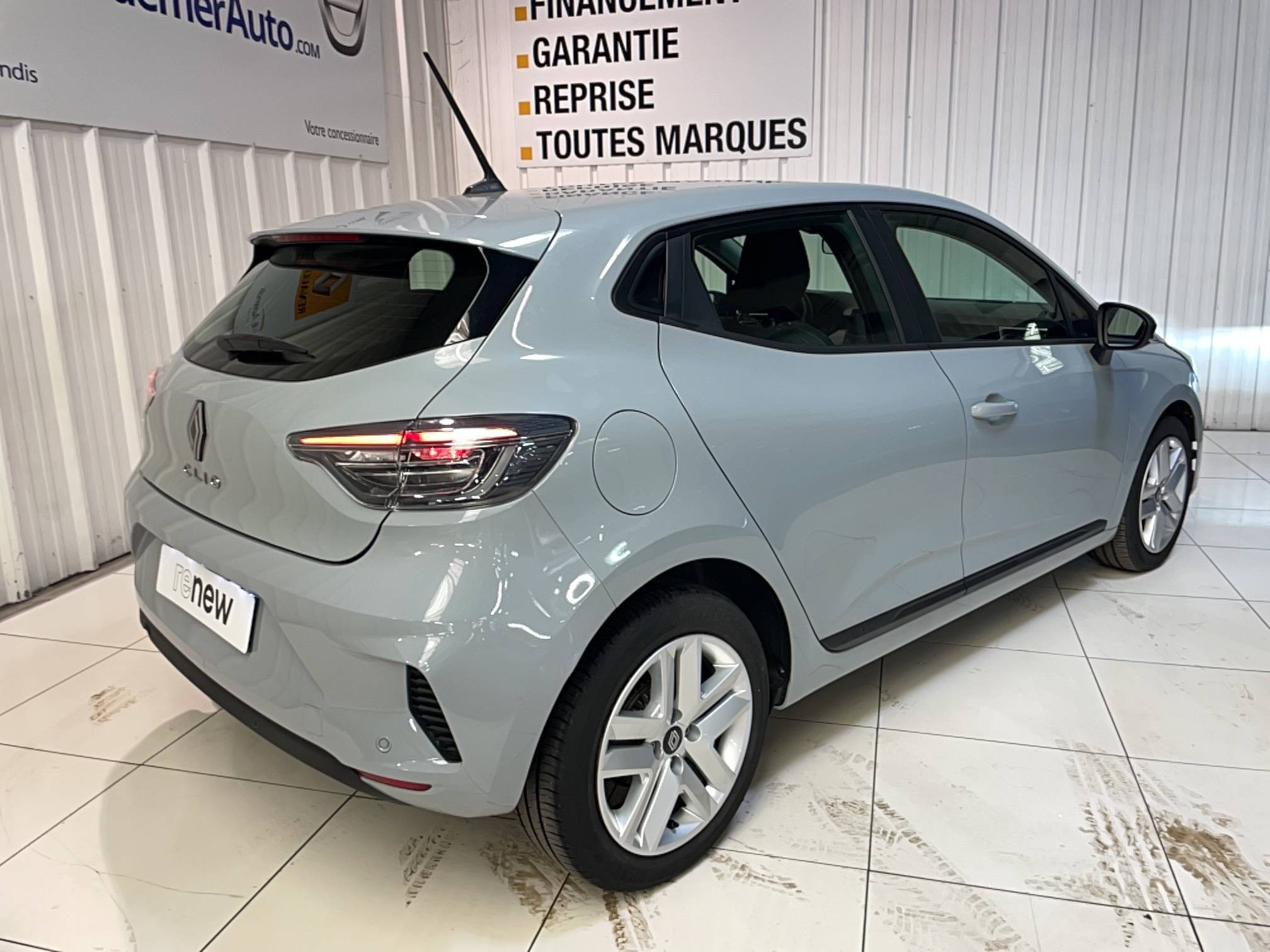Vente en ligne Renault Clio 5 Clio TCe 90 au prix de 15 990 €