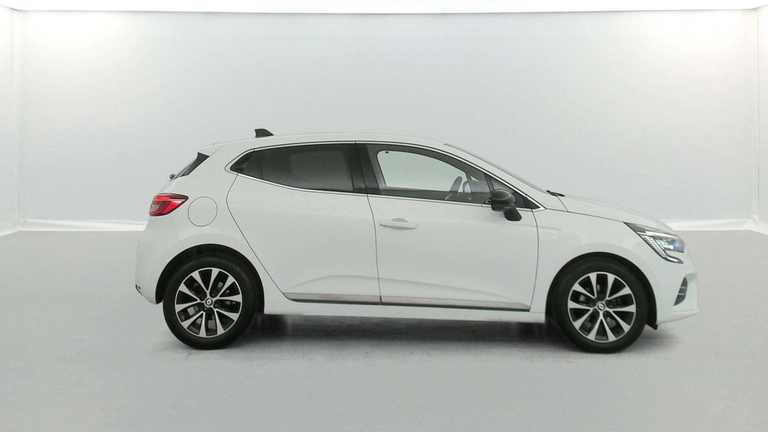 Vente en ligne Renault Clio 5 Clio TCe 90 au prix de 14 990 €