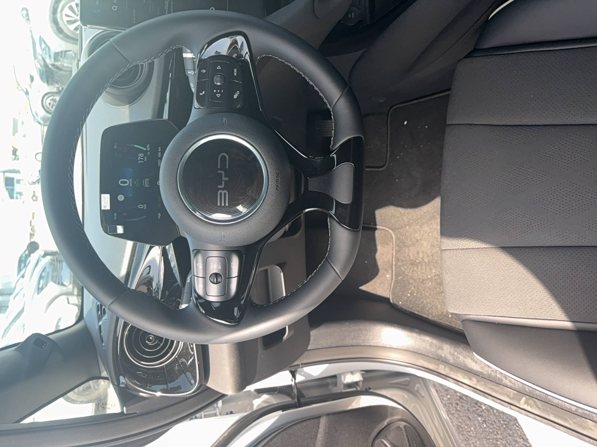 Vente en ligne Byd Dolphin  60,4 kWh 204 ch au prix de 27 590 €