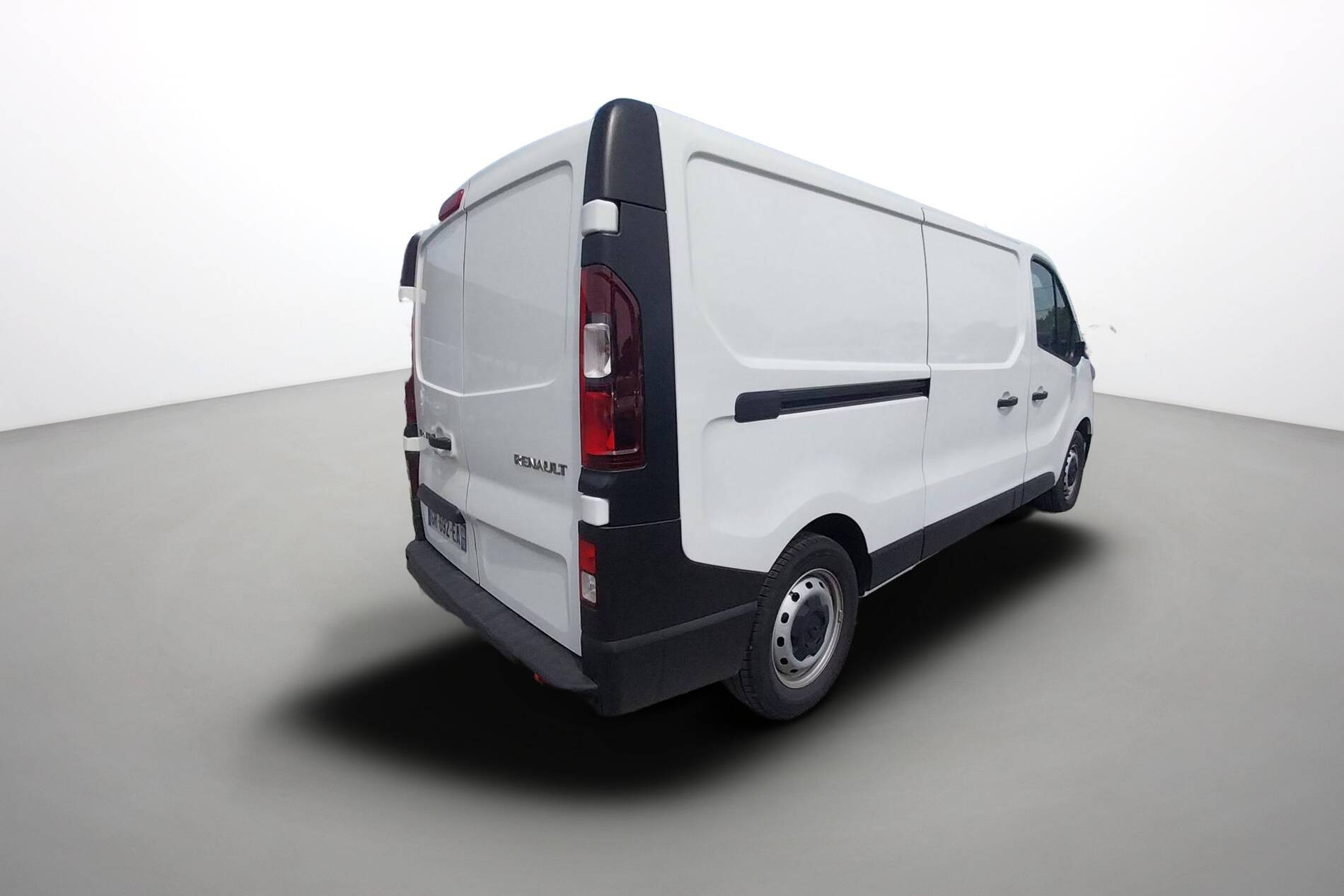 Vente en ligne Renault Trafic 3 Fourgon TRAFIC FGN L2H1 3000 KG BLUE DCI 130 au prix de 23 999 €