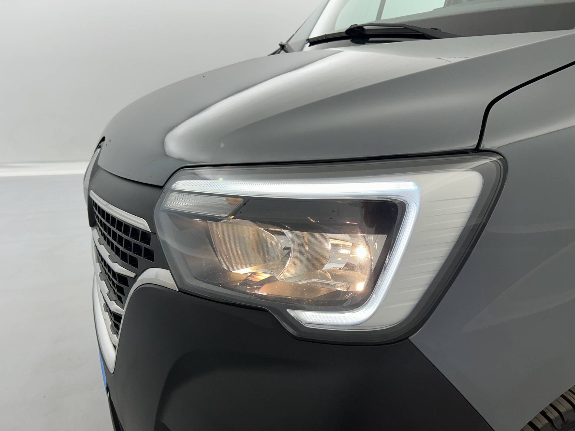 Vente en ligne Renault Master Fourgon MASTER FGN TRAC F3500 L2H2 DCI 135 au prix de 18 999 €