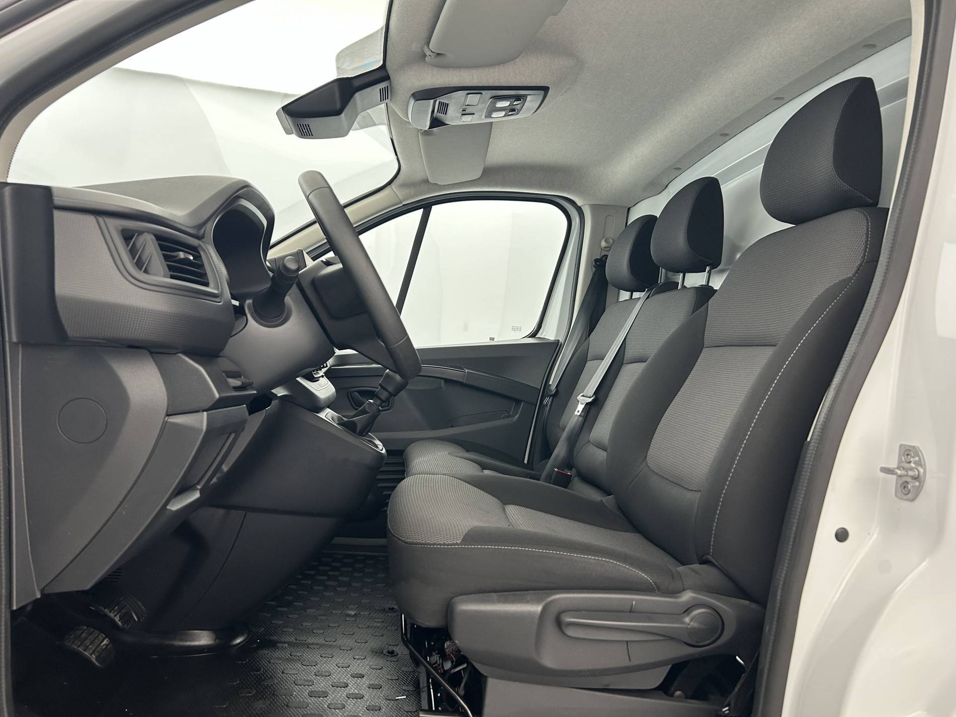 Vente en ligne Renault Trafic 3 Fourgon TRAFIC FGN L1H1 3000 KG BLUE DCI 130 au prix de 24 770 €