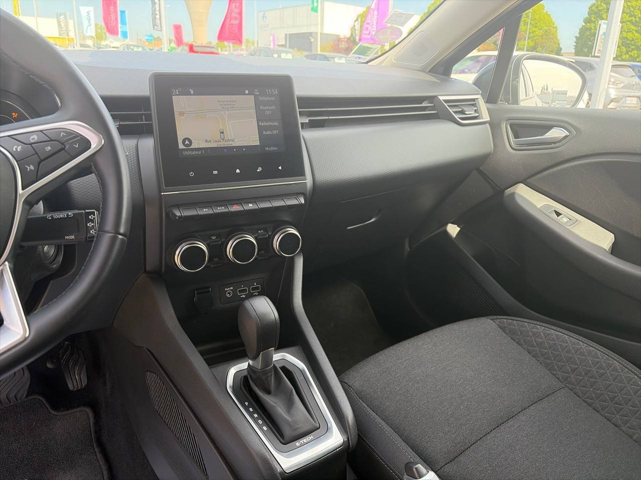 Vente en ligne Renault Clio 5 Clio E-Tech 140 - 21N au prix de 14 790 €