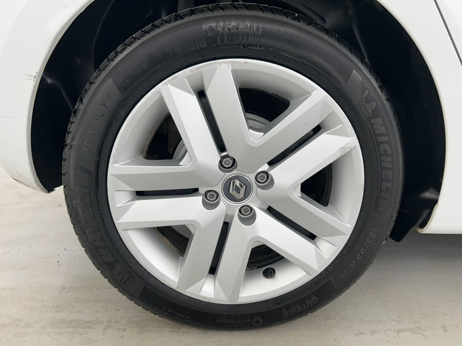 Vente en ligne Renault Clio 5 Clio E-Tech 140 - 21N au prix de 14 990 €