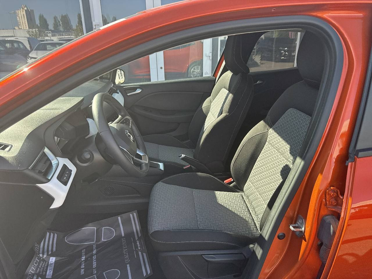 Vente en ligne Renault Clio 5 Clio E-Tech full hybrid 145 au prix de 16 490 €