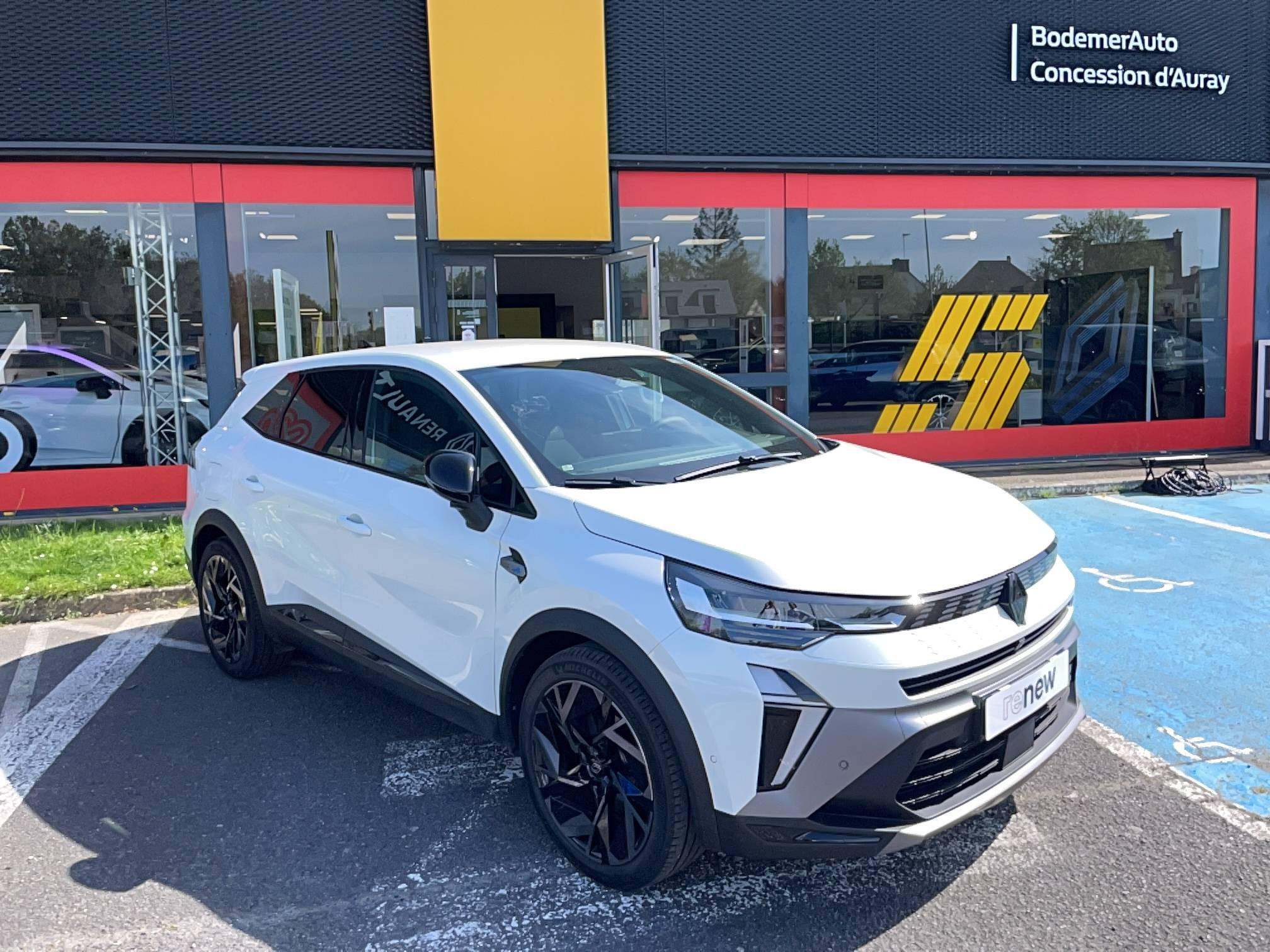 Vente en ligne Renault Symbioz  E-Tech full hybrid 145 au prix de 31 970 €