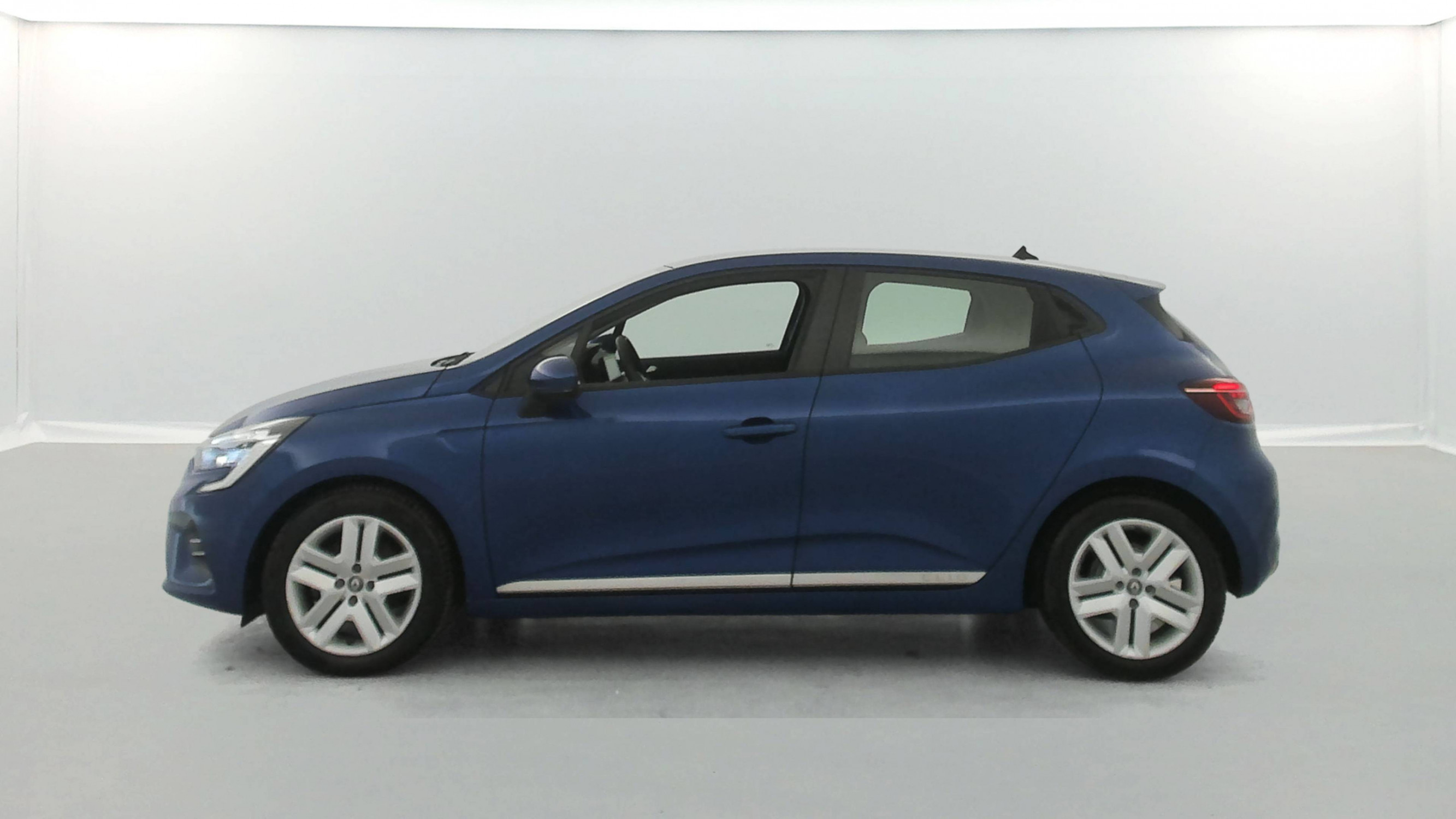 Vente en ligne Renault Clio 5 Clio E-Tech 140 - 21N au prix de 15 780 €