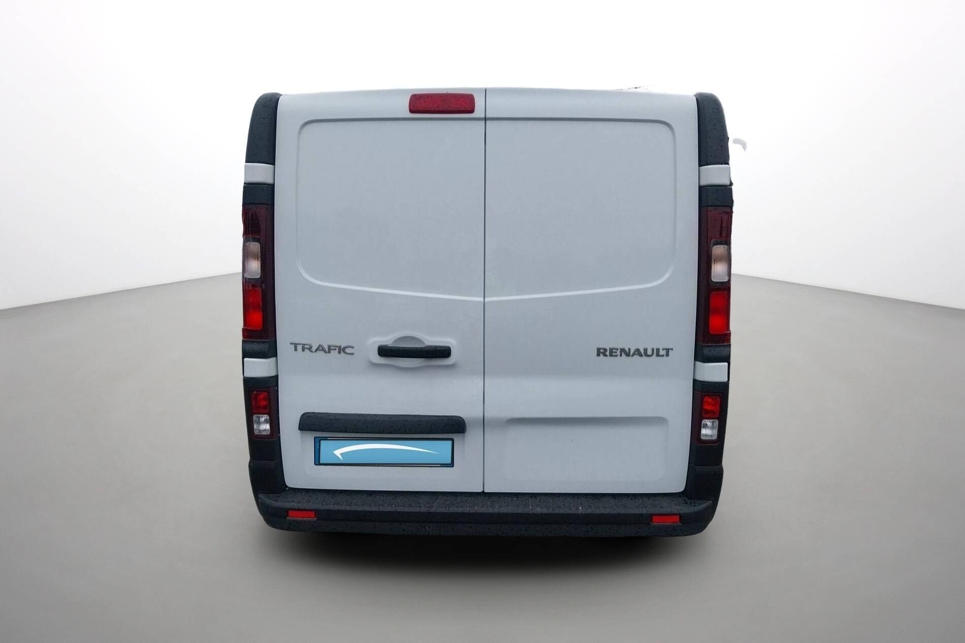 Vente en ligne Renault Trafic 3 Fourgon TRAFIC FGN L2H1 3000 KG BLUE DCI 130 au prix de 23 690 €