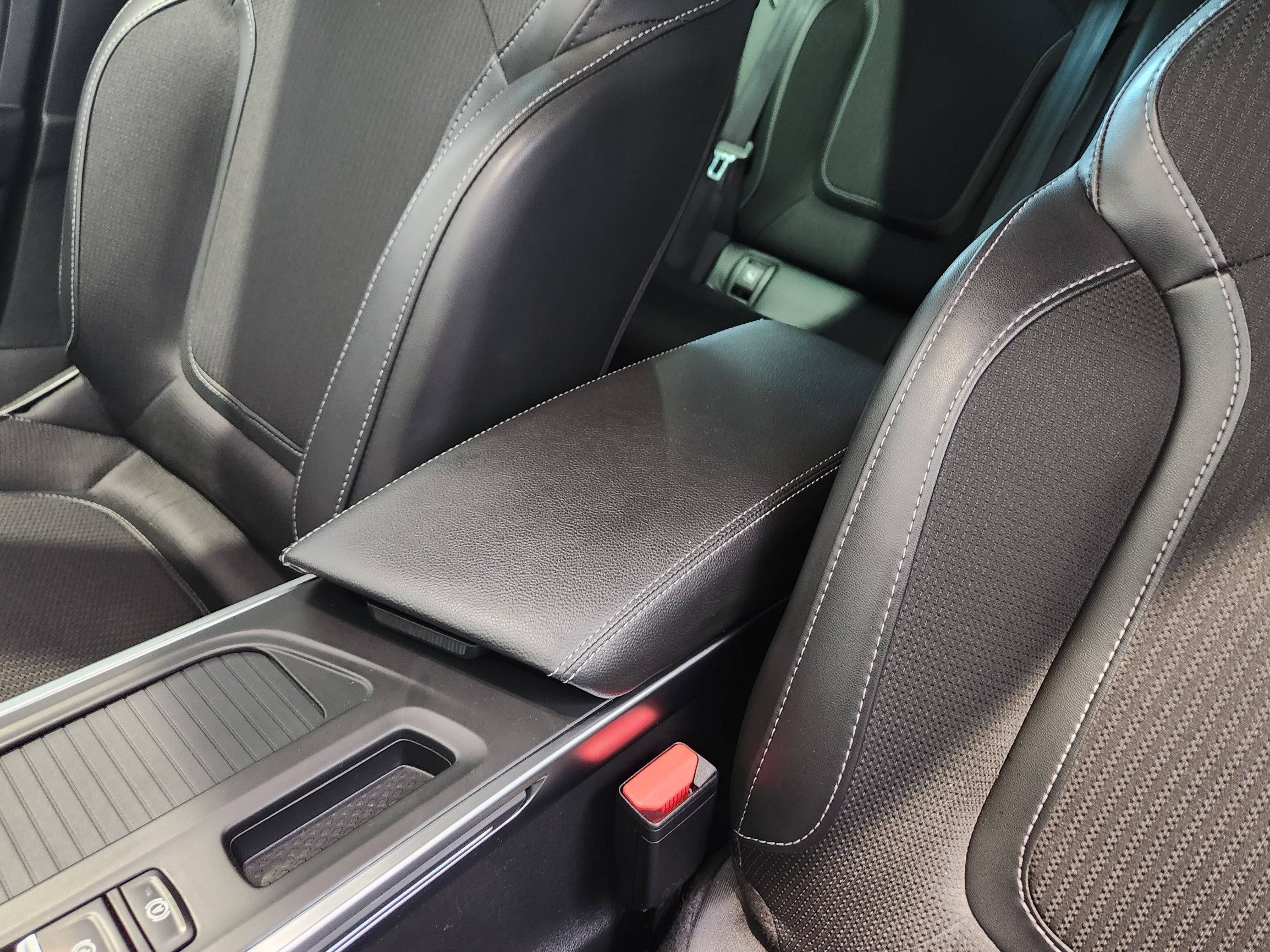 Vente en ligne Renault Megane 4 Mégane IV Berline Blue dCi 115 au prix de 16 790 €