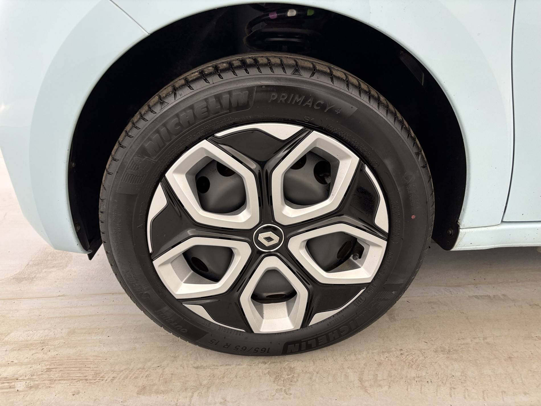 Vente en ligne Renault Twingo Electrique Twingo III E-Tech au prix de 13 890 €