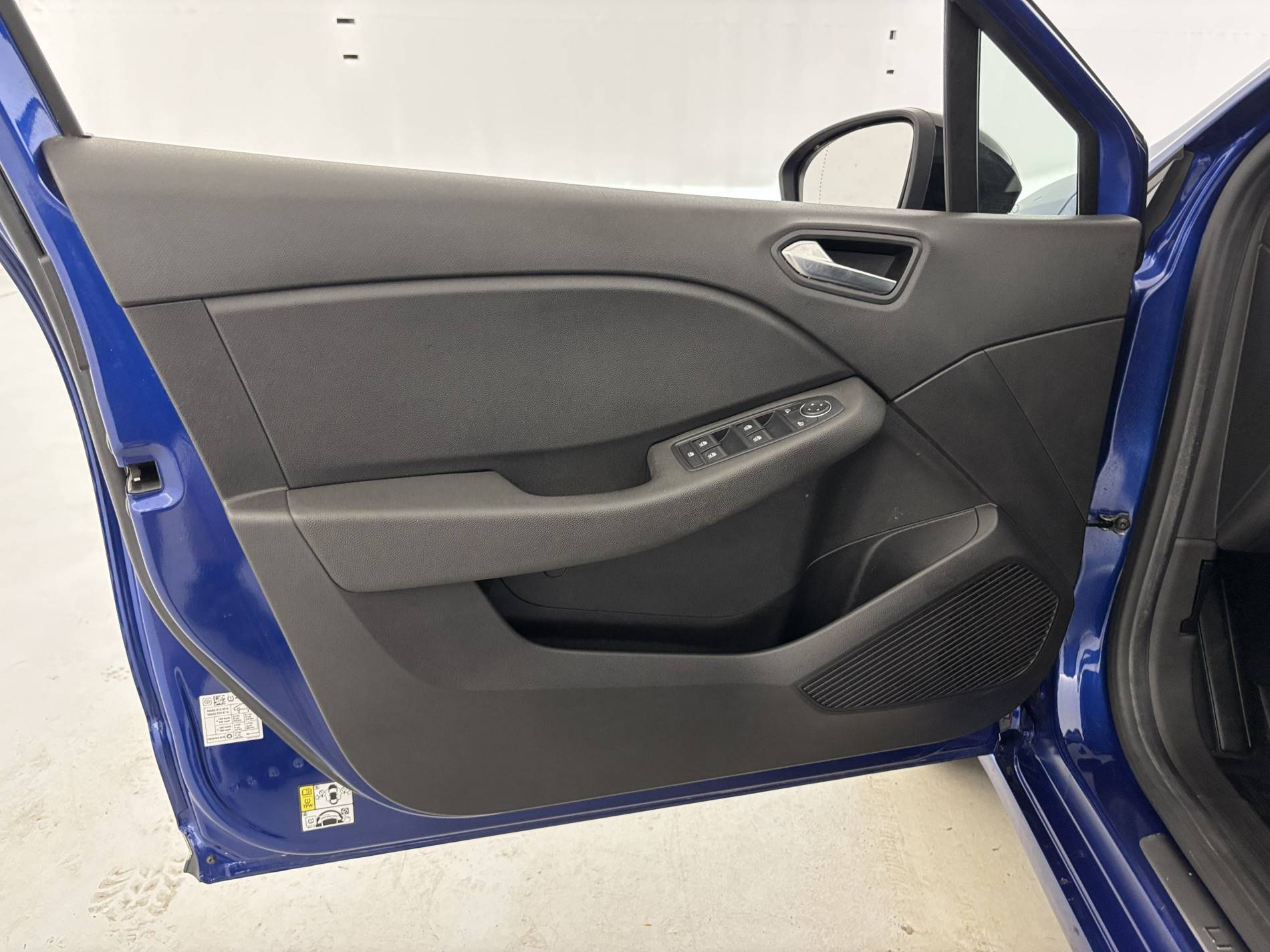 Vente en ligne Renault Clio 5 Clio E-Tech 140 - 21N au prix de 15 990 €