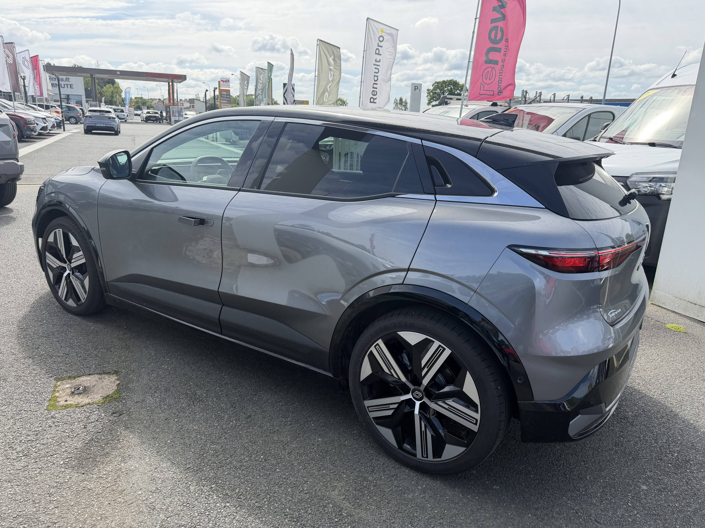 Vente en ligne Renault Megane E-Tech  220 ch autonomie confort GSR2 au prix de 40 990 €