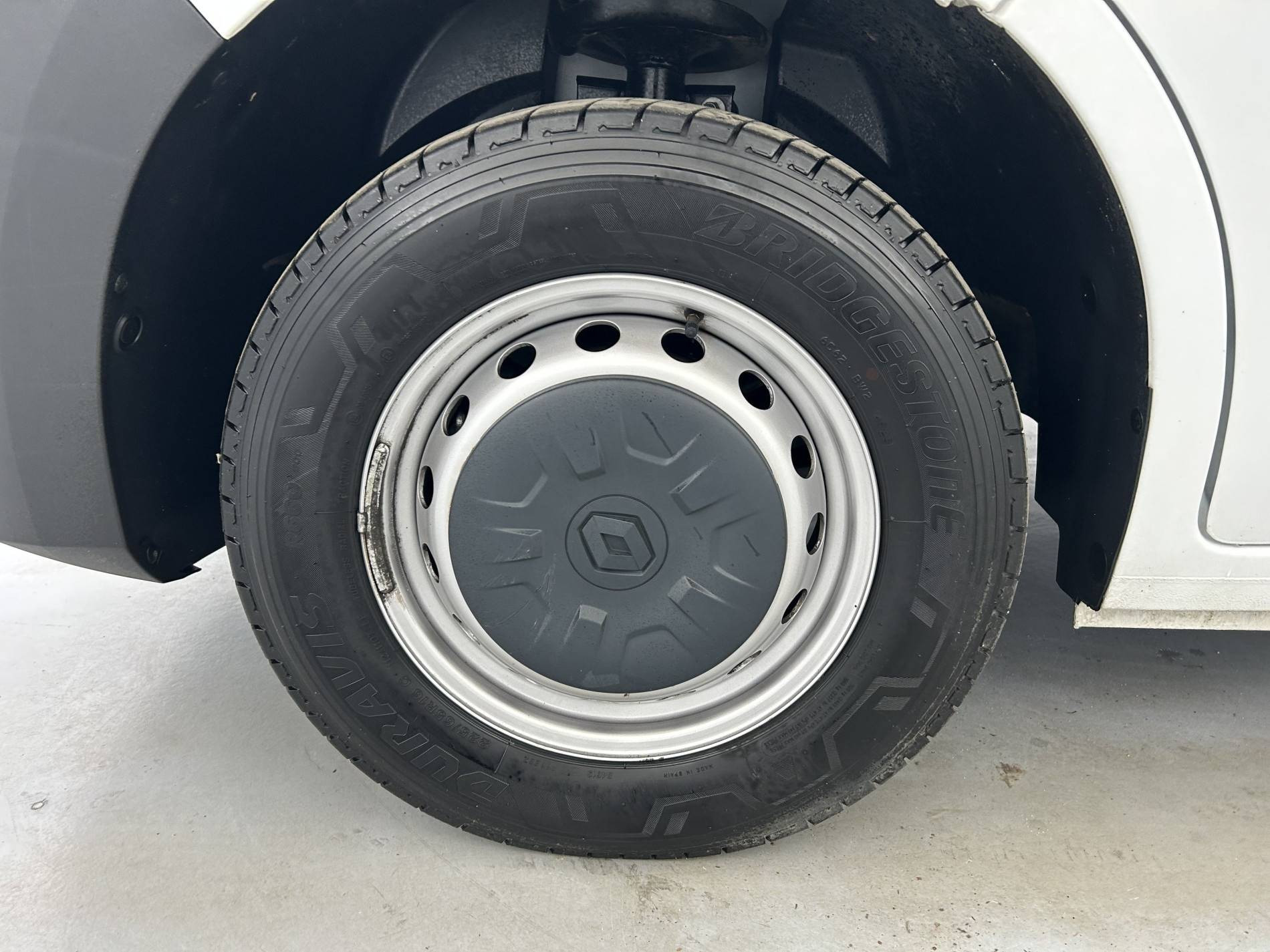 Vente en ligne Renault Master Fourgon MASTER FGN TRAC F3500 L2H2 BLUE DCI 135 au prix de 26 990 €