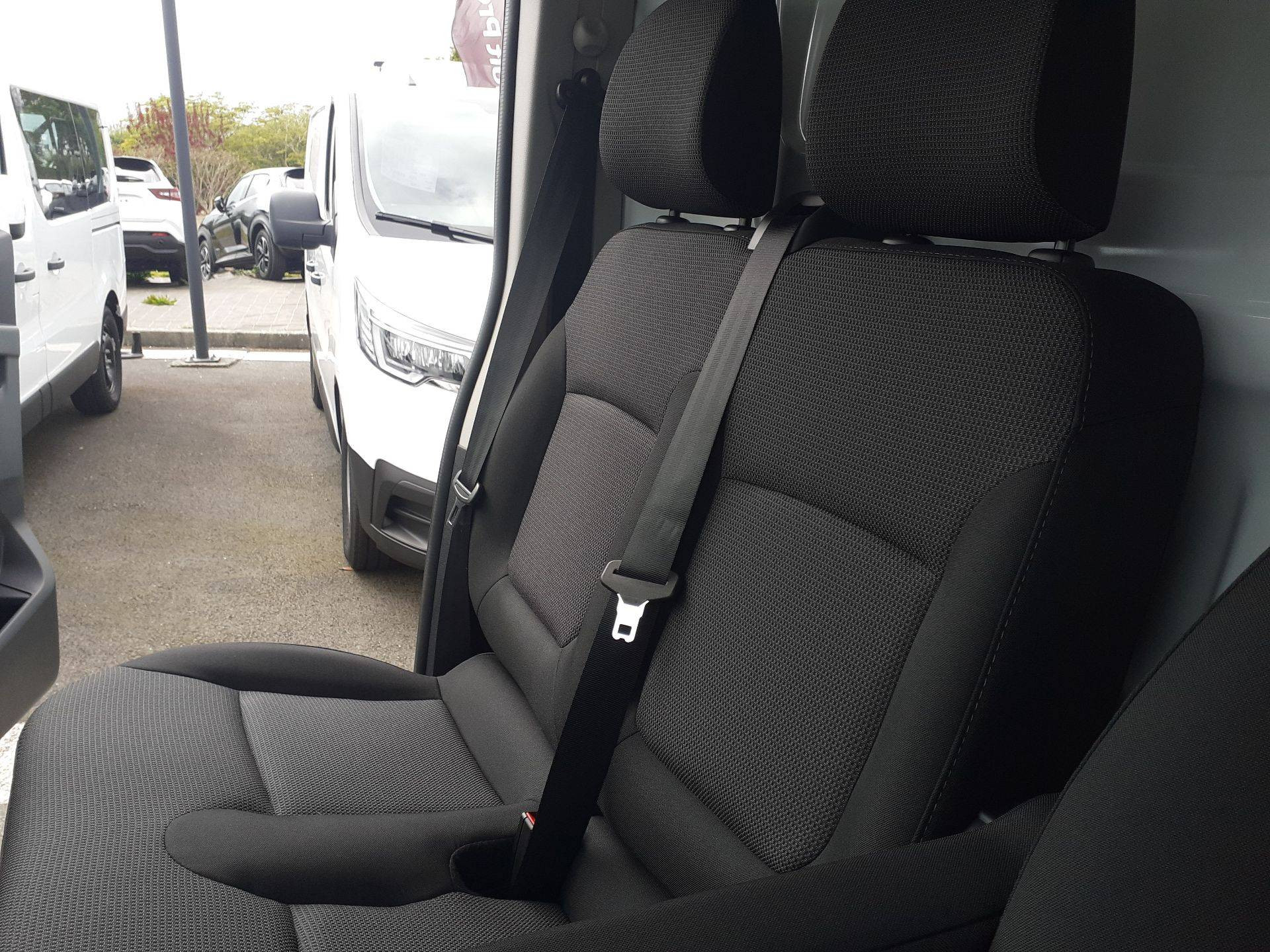 Vente en ligne Renault Trafic Van E-Tech TRAFIC E-TECH ELECTRIQUE FGN L1H1 3T AC22 au prix de 40 224 €