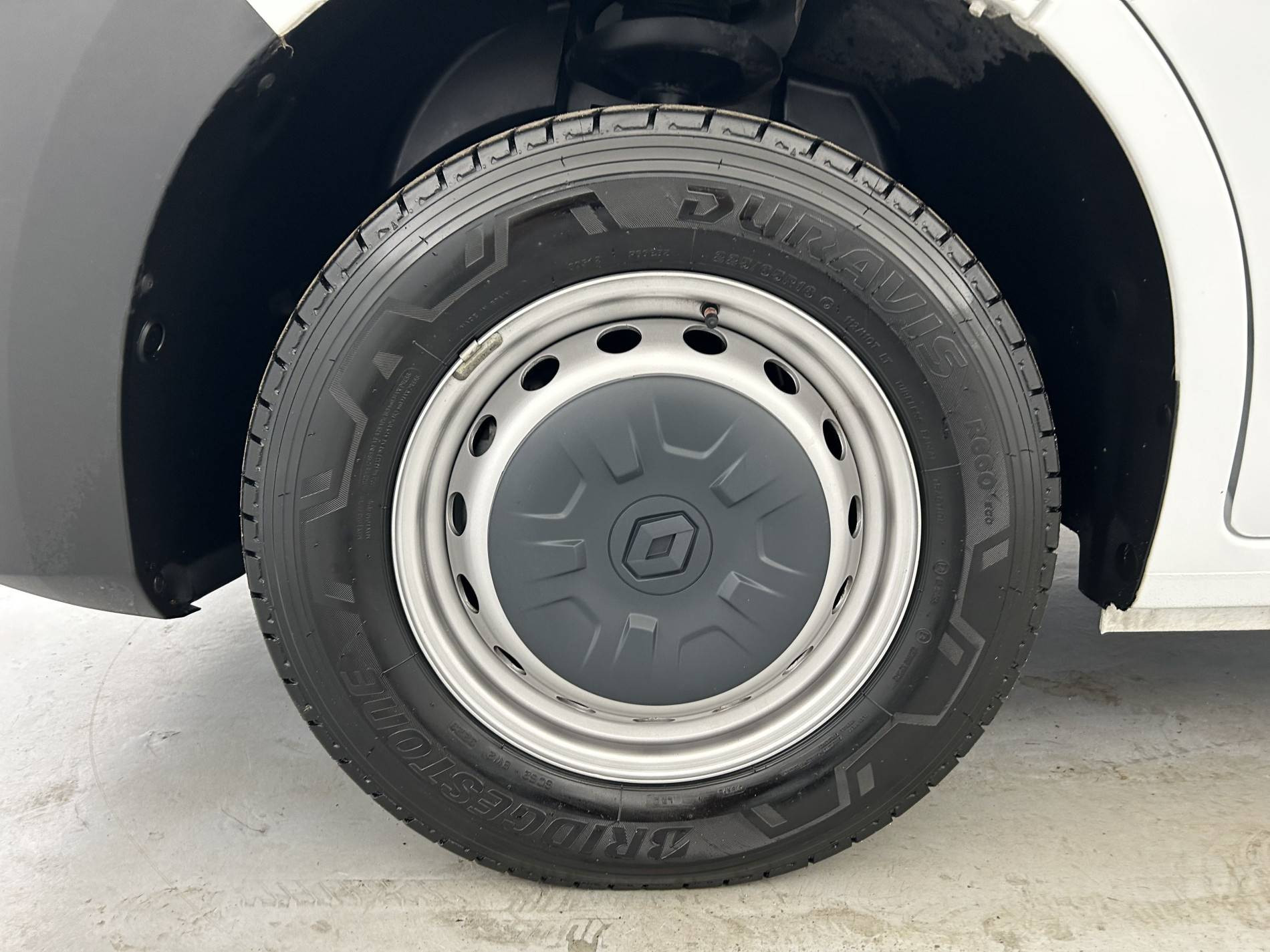 Vente en ligne Renault Master Fourgon MASTER FGN TRAC F3500 L2H2 BLUE DCI 135 au prix de 26 280 €