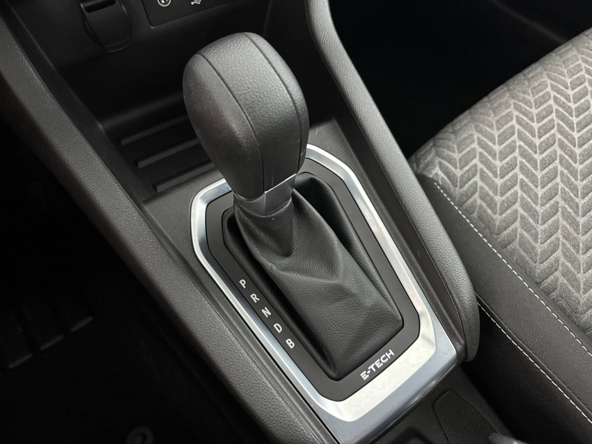 Vente en ligne Renault Clio 5 Clio E-Tech 140 - 21N au prix de 16 990 €