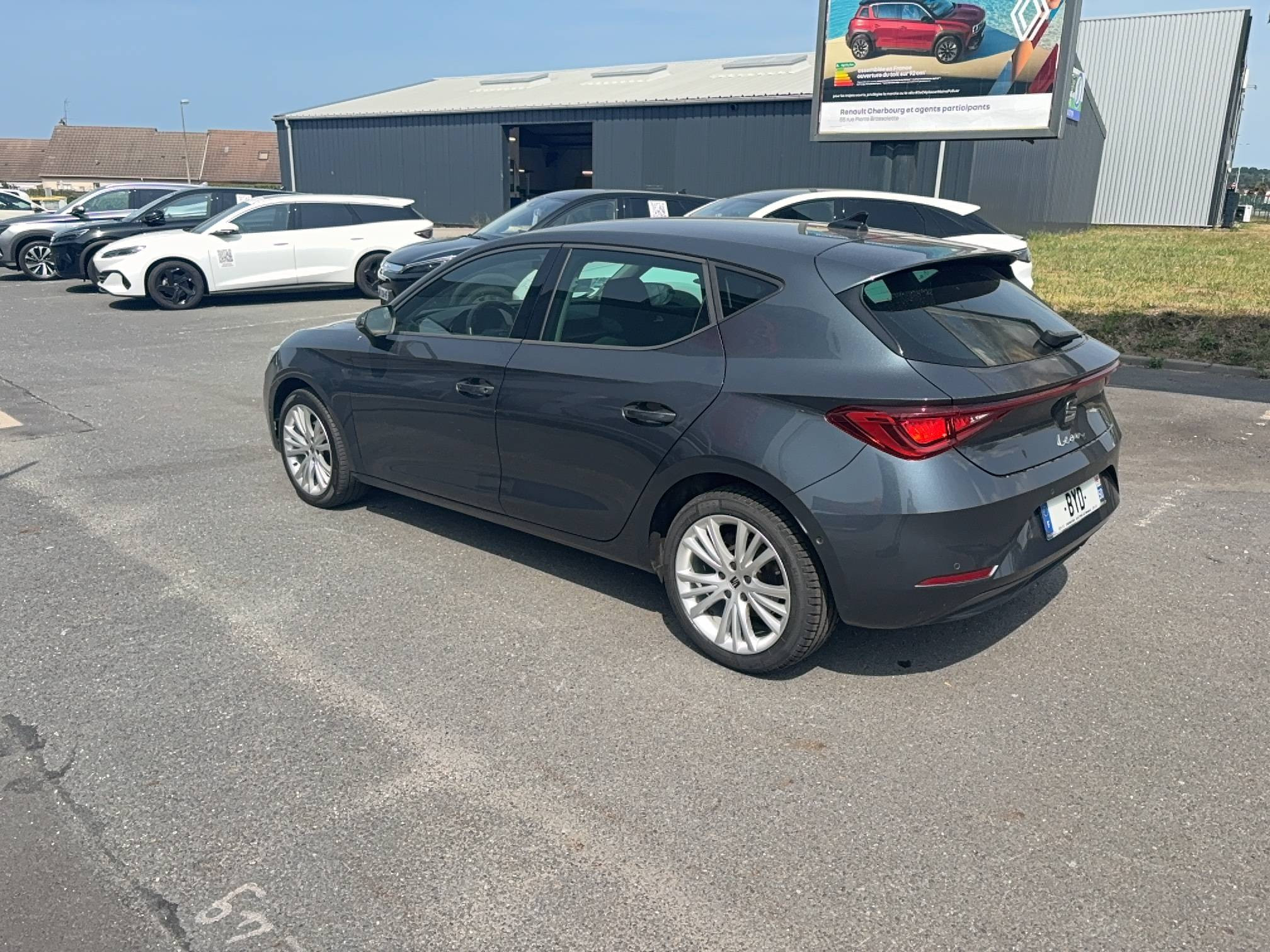 Vente en ligne Seat Leon Sportstourer  1.0 TSI 110 BVM6 au prix de 15 990 €