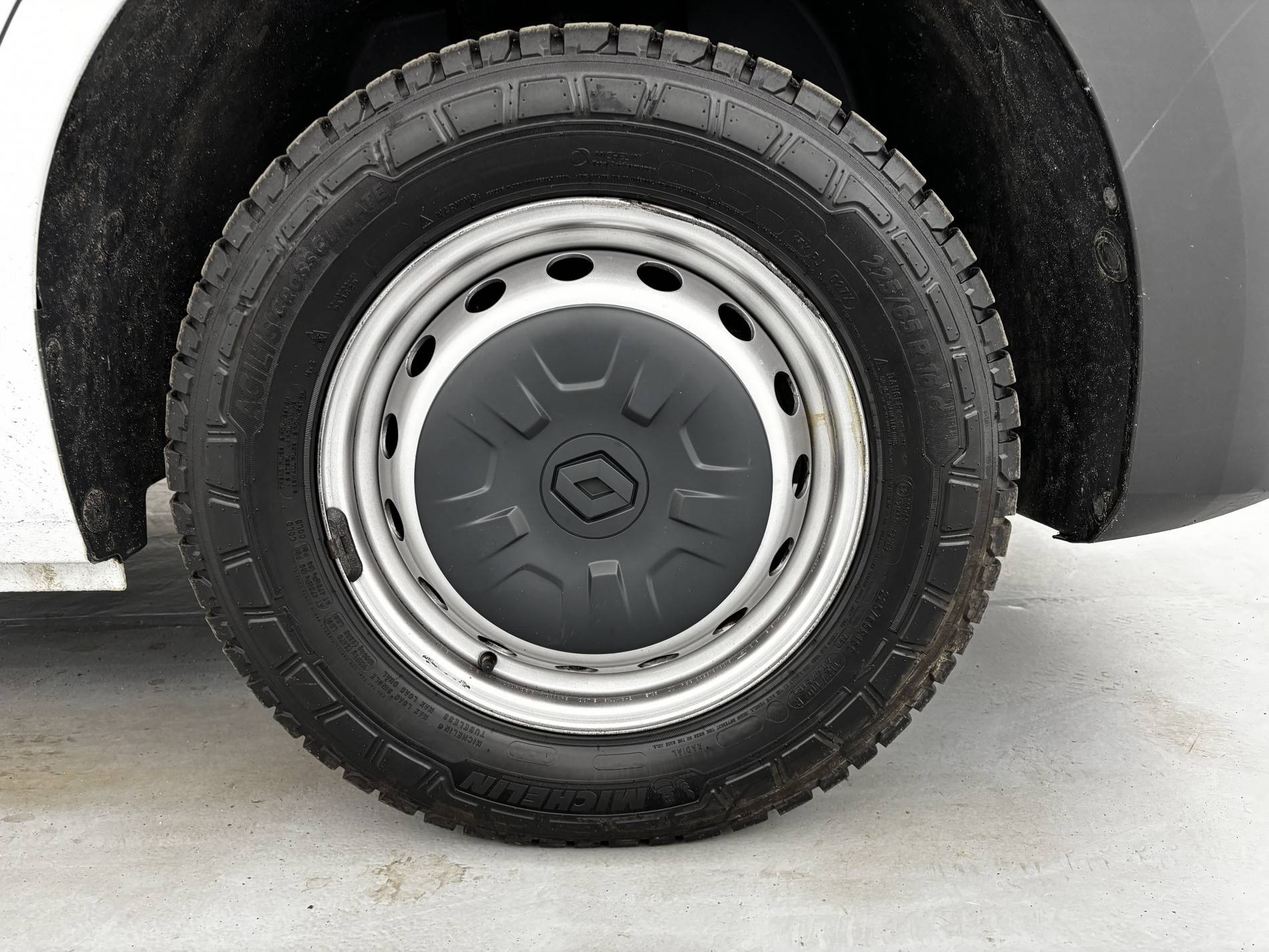 Vente en ligne Renault Master Fourgon MASTER FGN TRAC F3500 L2H2 BLUE DCI 135 au prix de 25 990 €