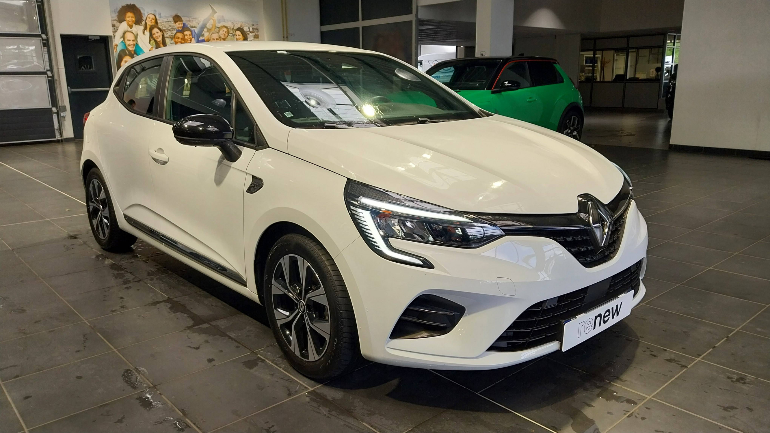 Vente en ligne Renault Clio 5 Clio E-Tech 140 - 21N au prix de 16 490 €