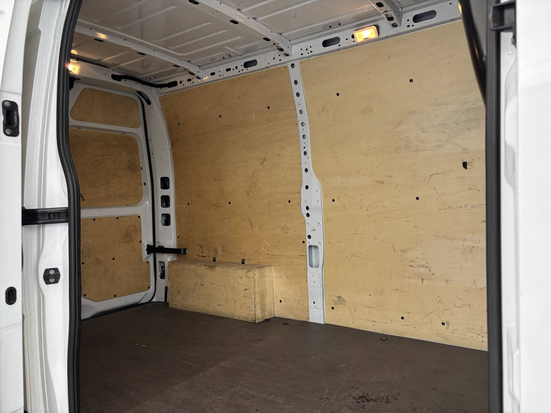Vente en ligne Renault Master Fourgon MASTER FGN TRAC F3500 L2H2 BLUE DCI 135 au prix de 24 000 €