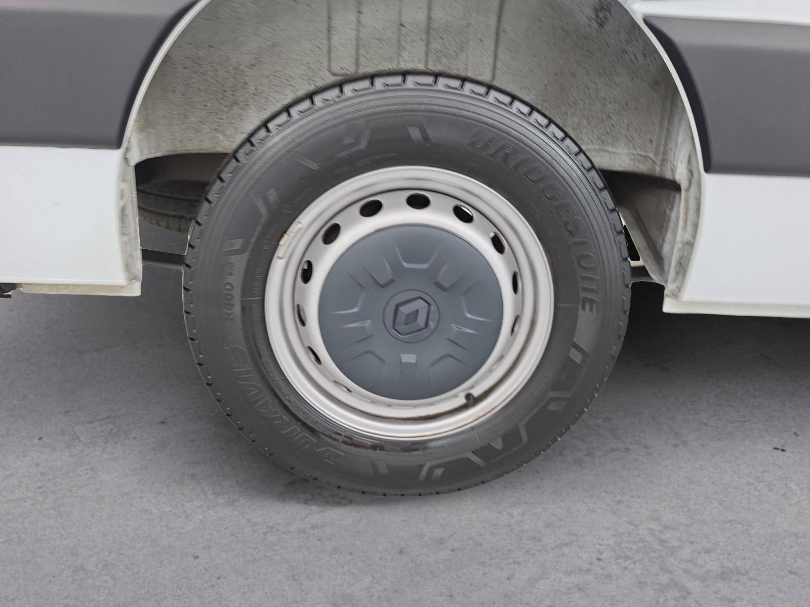 Vente en ligne Renault Master Fourgon MASTER FGN TRAC F3500 L2H2 BLUE DCI 135 au prix de 23 890 €