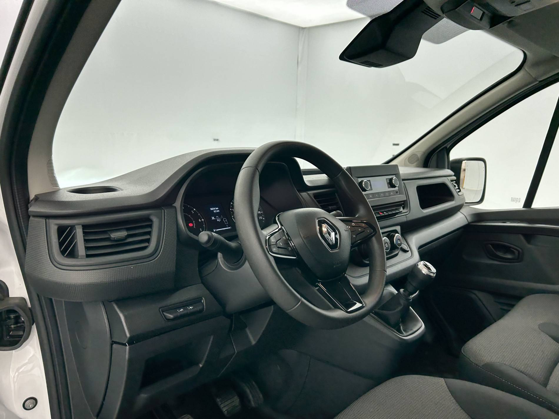 Vente en ligne Renault Trafic 3 Fourgon TRAFIC FG BLUE DCI 130 L1H1 3T GSR2 au prix de 24 590 €