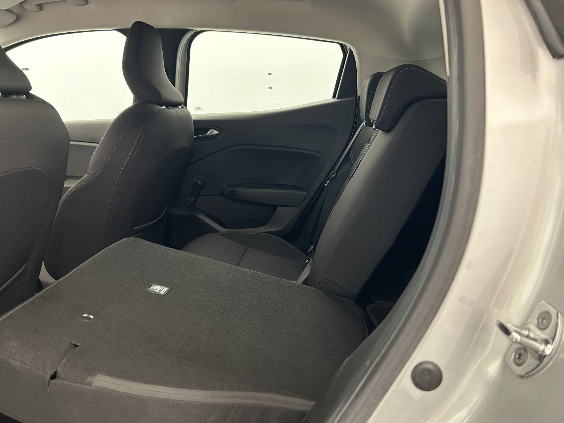 Vente en ligne Renault Clio 5 Clio E-Tech 140 - 21N au prix de 16 890 €