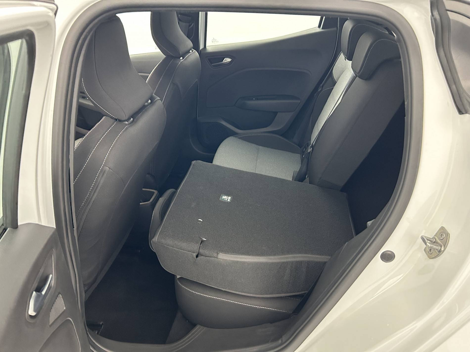 Vente en ligne Renault Clio 5 Clio Blue dCi 100 ch GSR2 au prix de 17 990 €